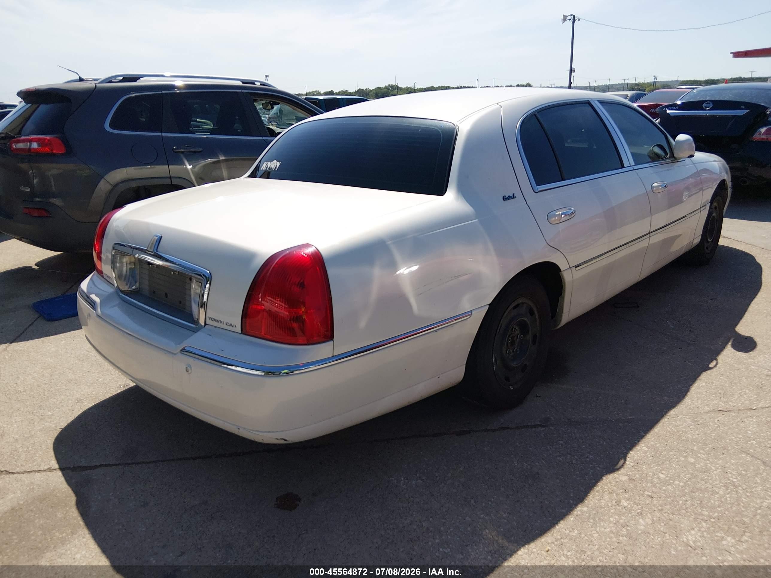 2003 Lincoln Town Car Cartier L White vin: 1LNHM85W83Y632054