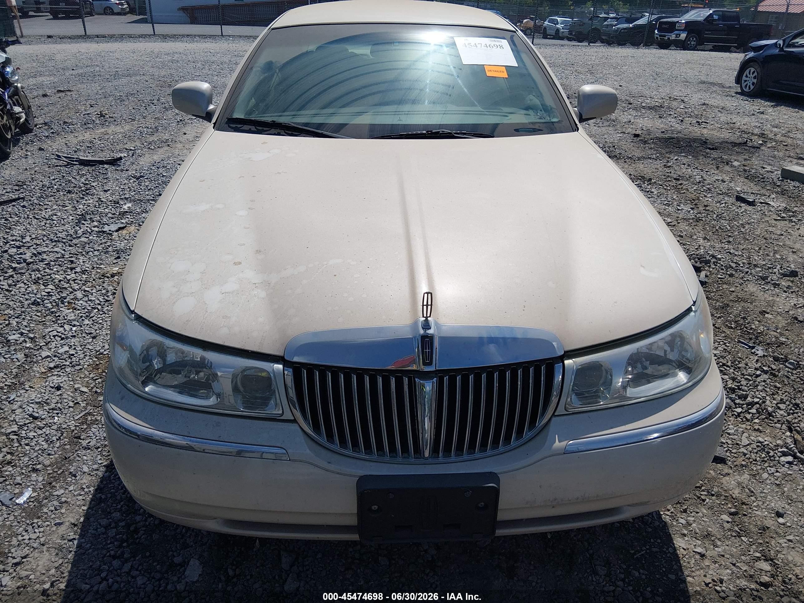 2001 Lincoln Town Car Cartier Tan vin: 1LNHM85WX1Y614071