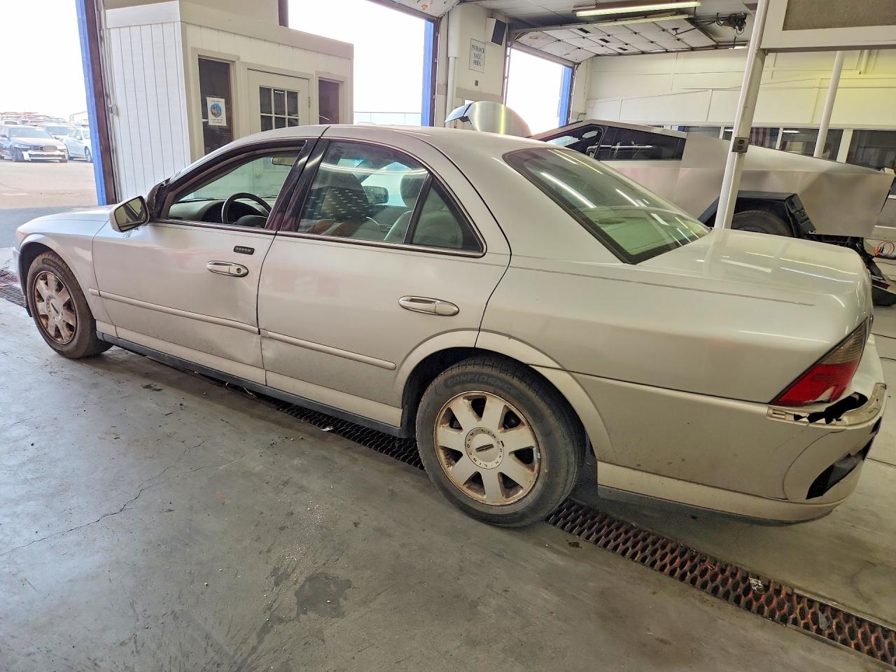 2005 Lincoln Ls Серебряный vin: 1LNHM86S05Y641975