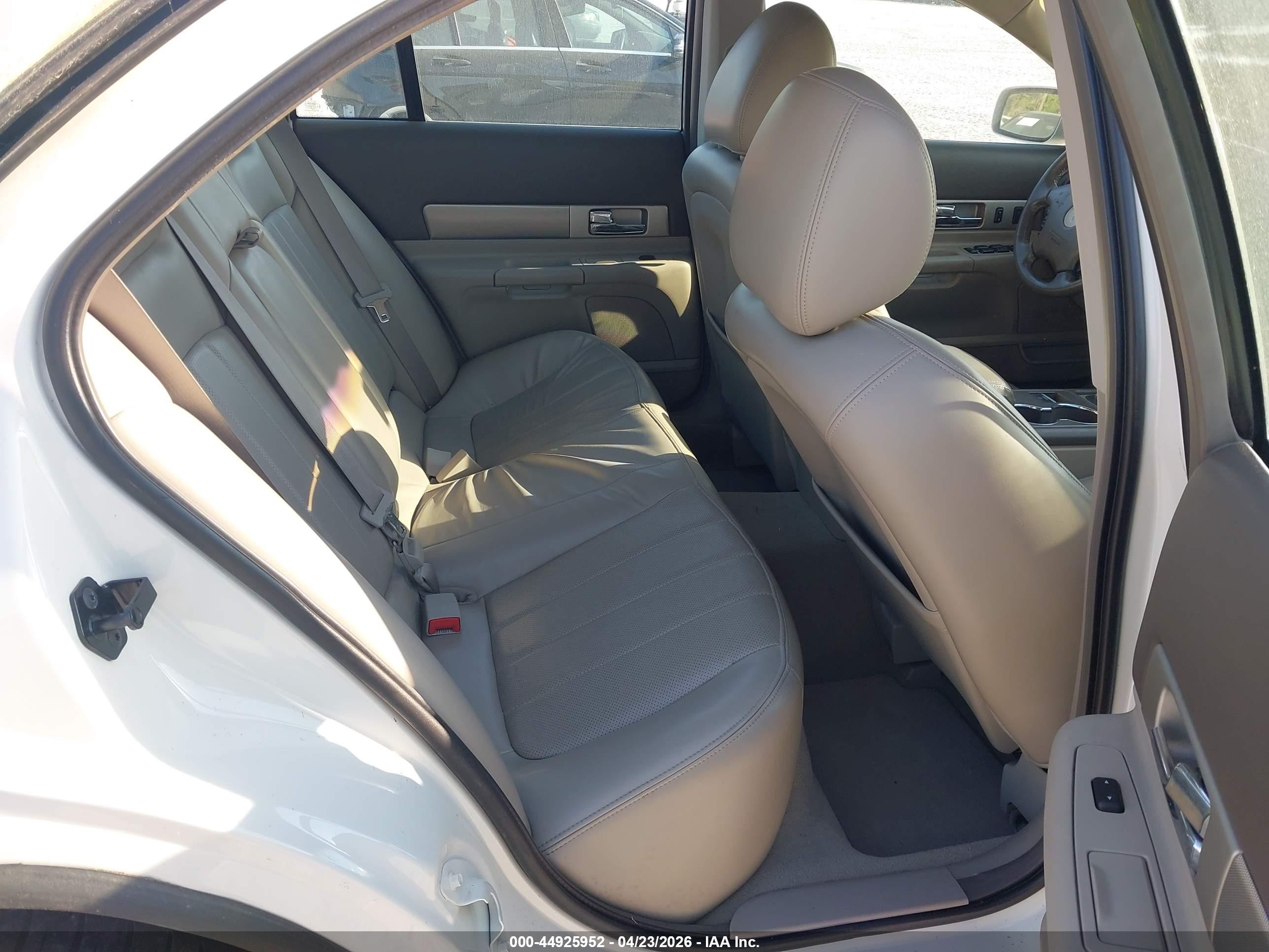 2004 Lincoln Ls V8 Белый vin: 1LNHM87A34Y623426