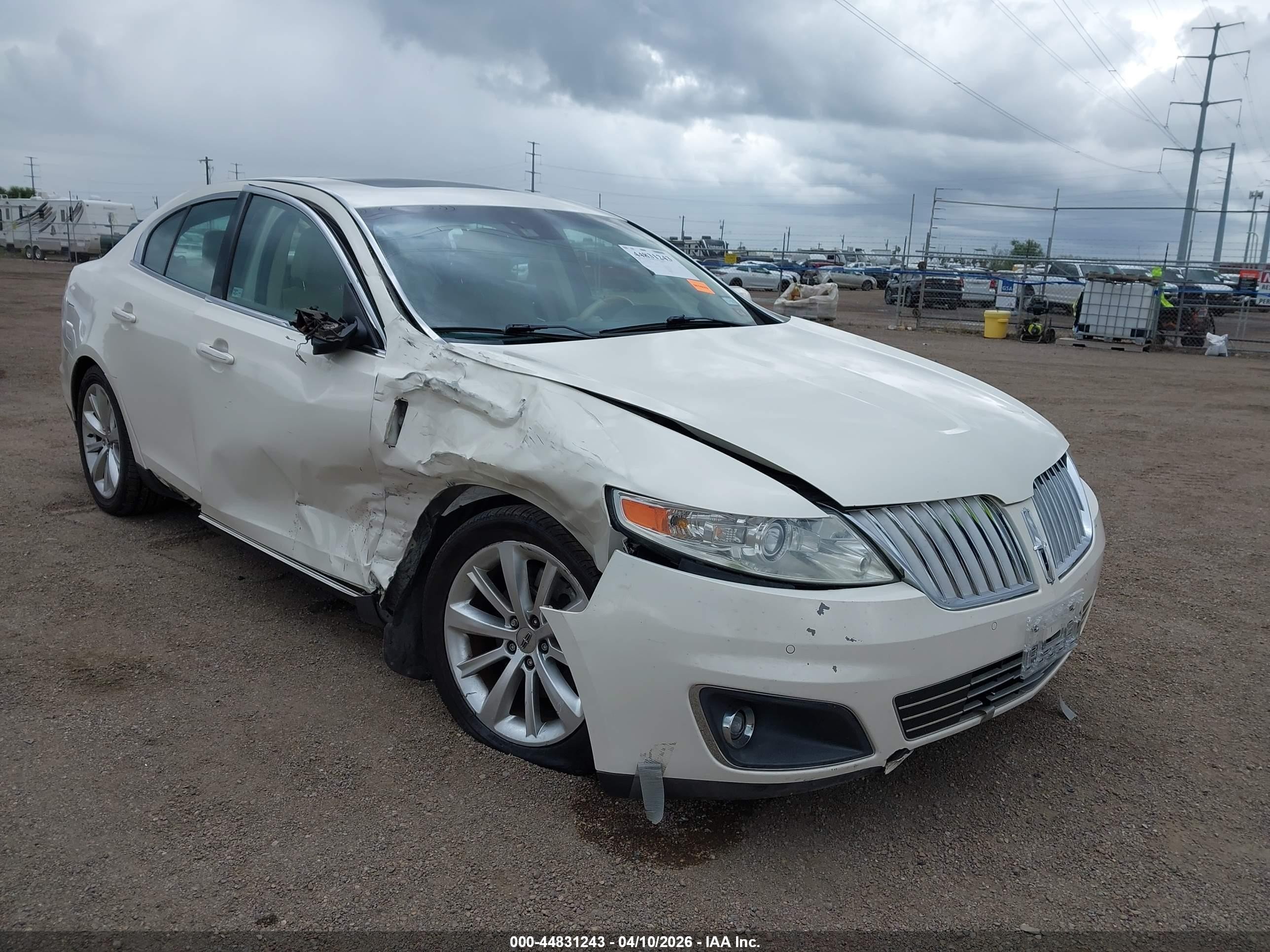2009 Lincoln Mks   Cream vin: 1LNHM93R09G633930