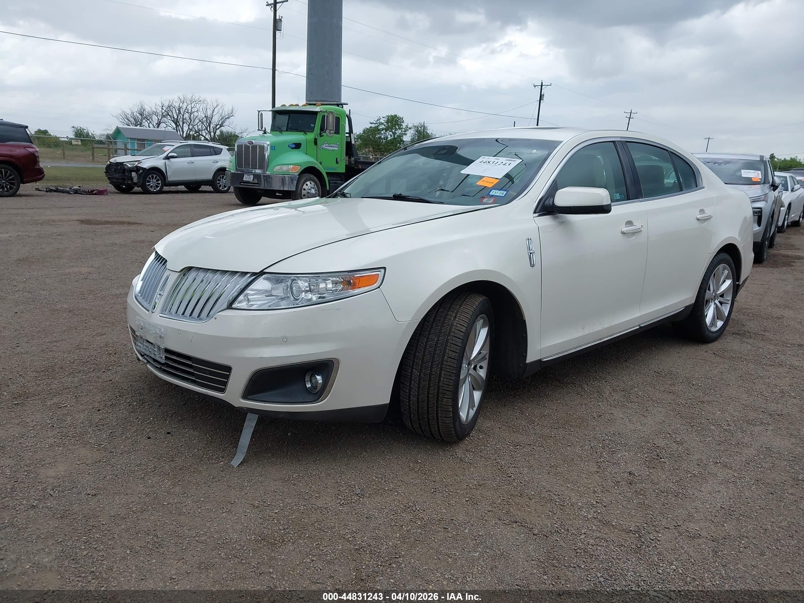 2009 Lincoln Mks   Cream vin: 1LNHM93R09G633930