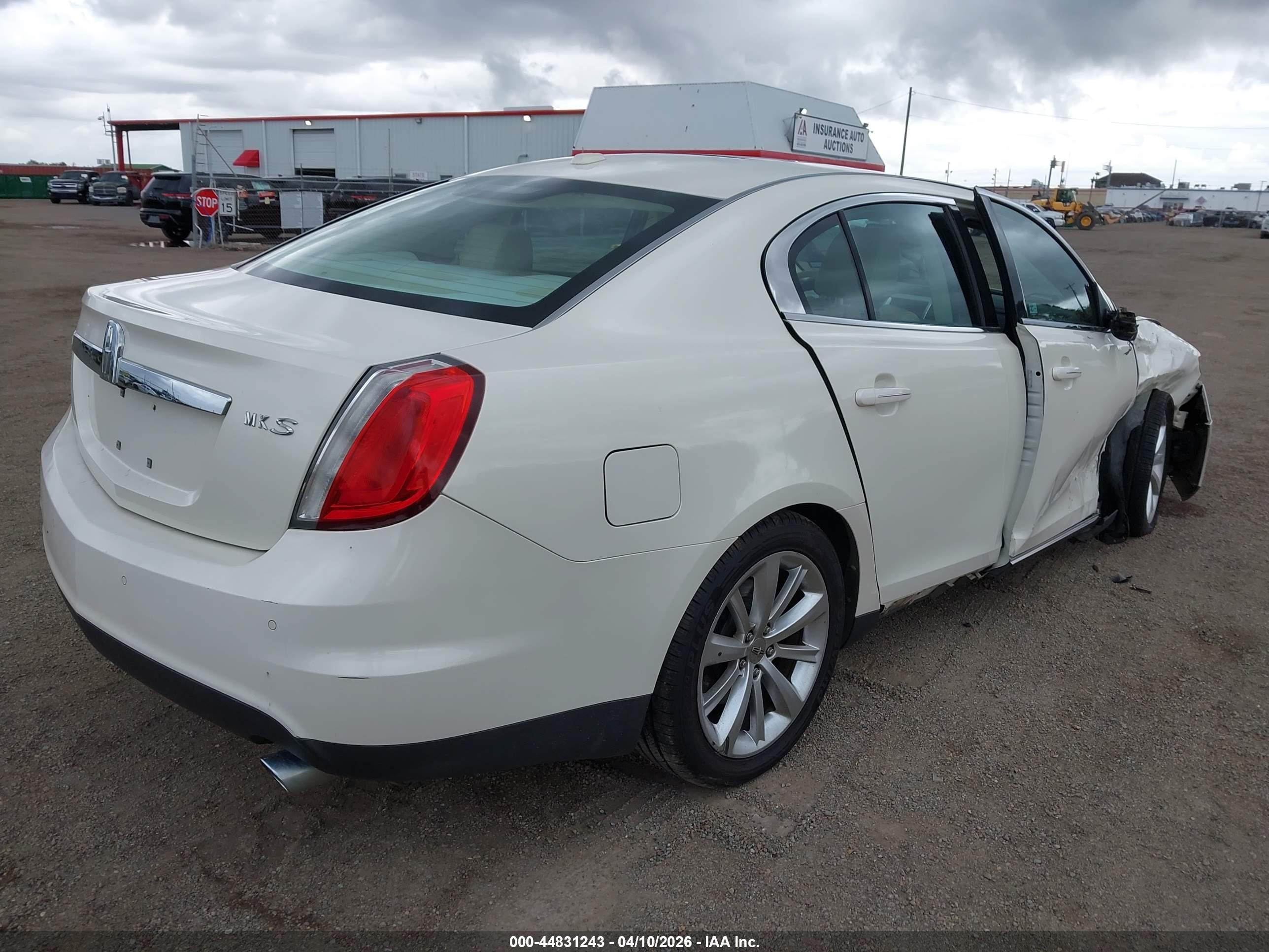 2009 Lincoln Mks   Cream vin: 1LNHM93R09G633930