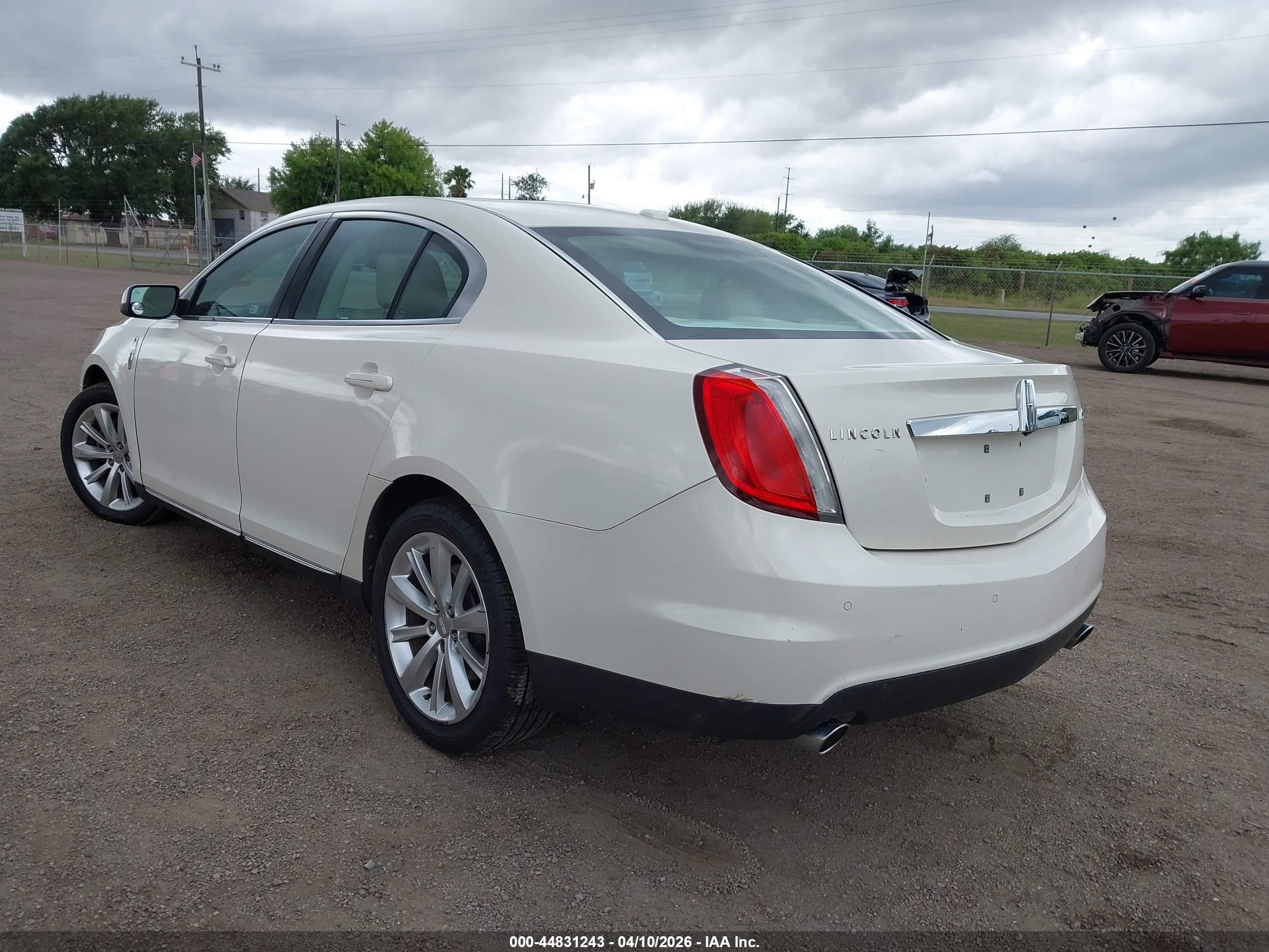 2009 Lincoln Mks   Cream vin: 1LNHM93R09G633930