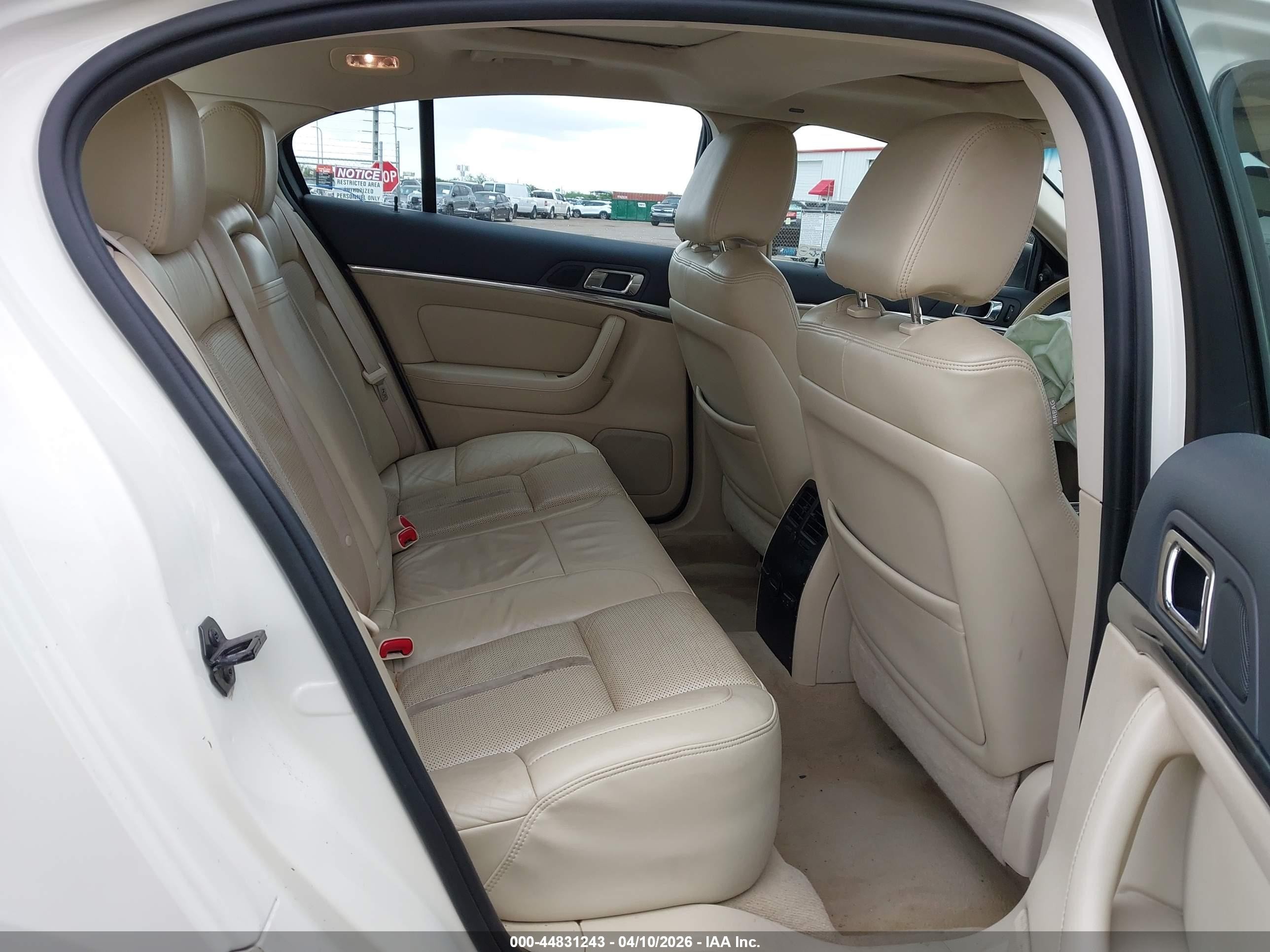 2009 Lincoln Mks   Cream vin: 1LNHM93R09G633930