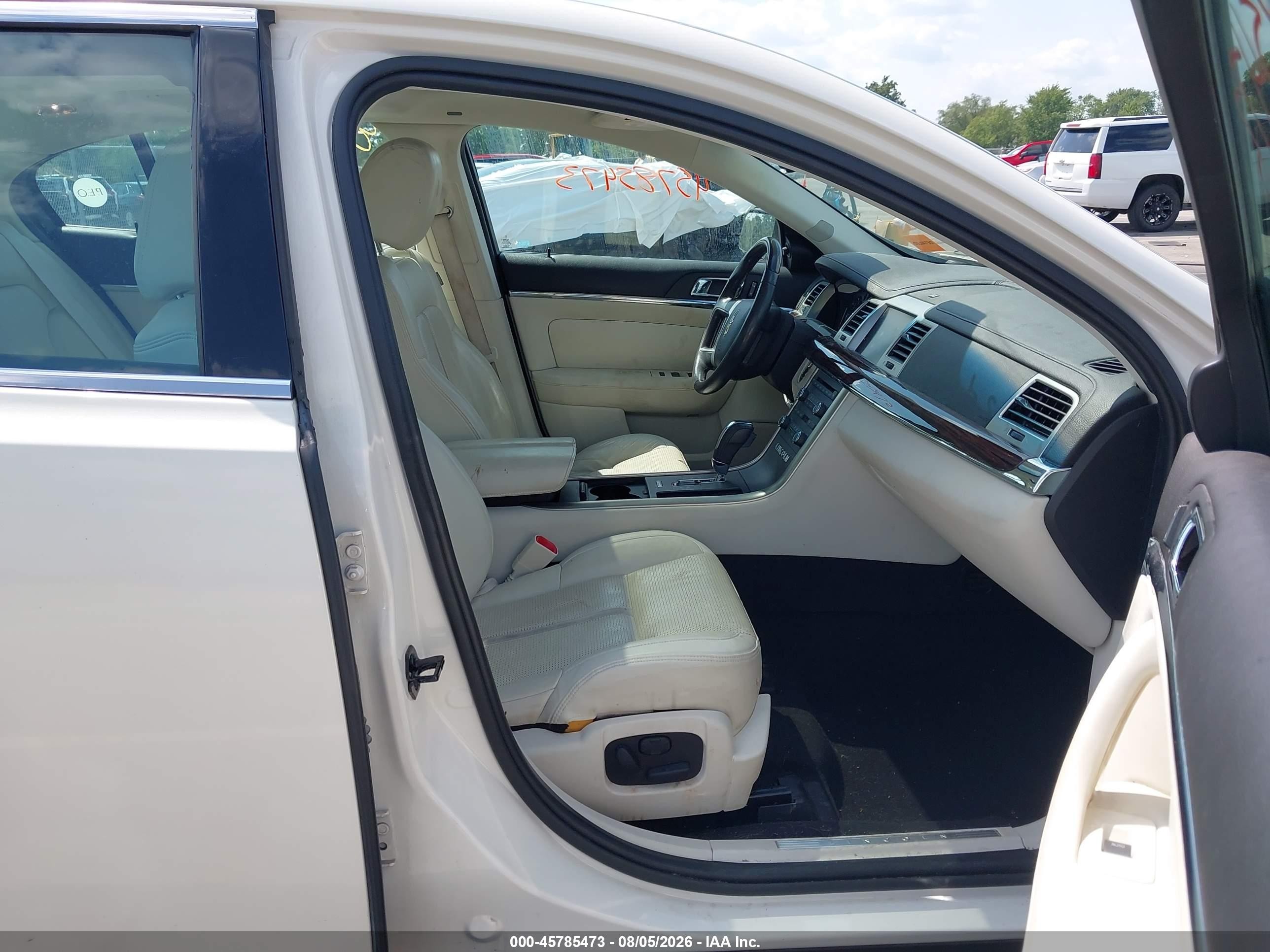 2009 Lincoln Mks   White vin: 1LNHM93R29G620256