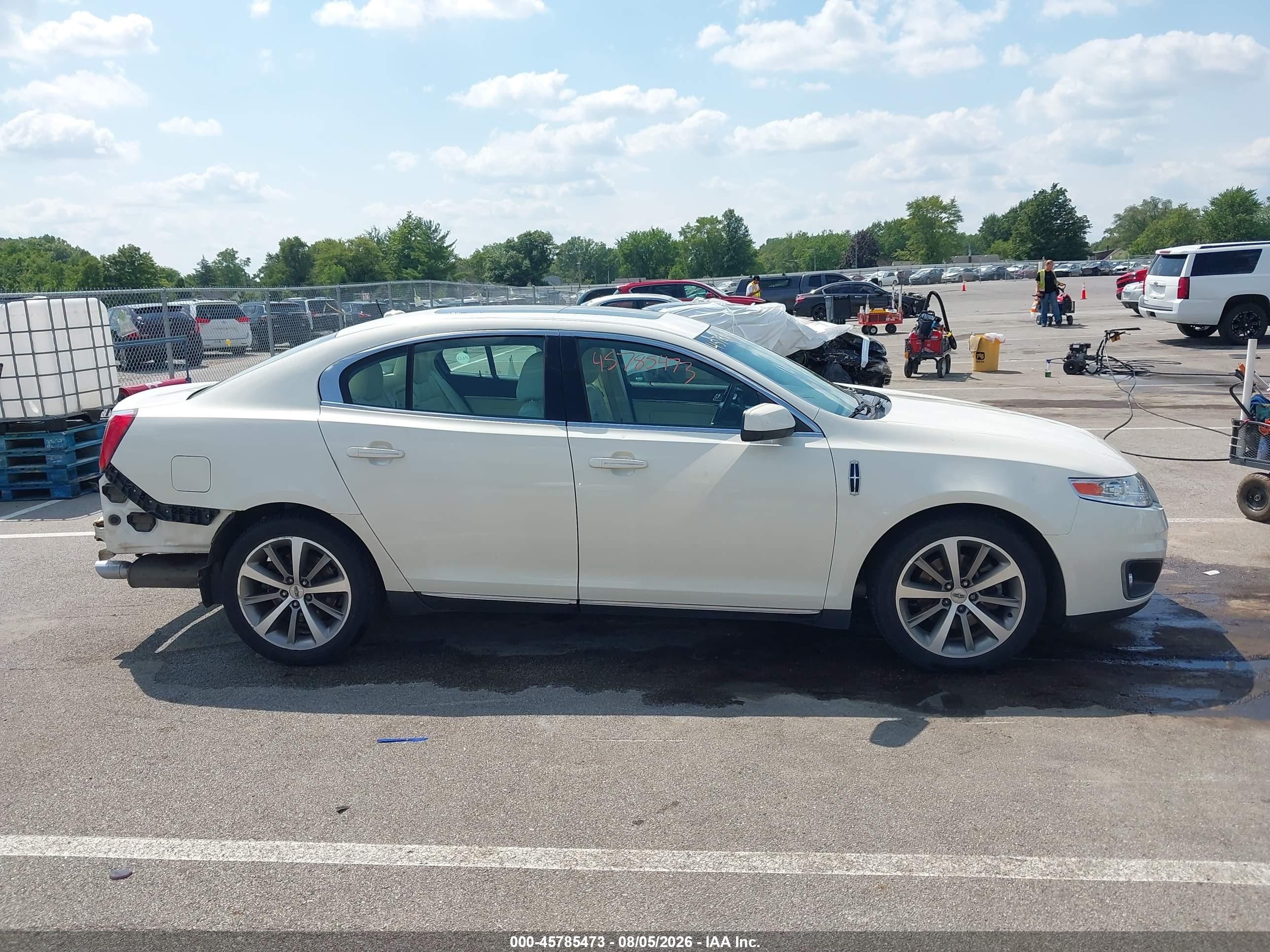 2009 Lincoln Mks   White vin: 1LNHM93R29G620256