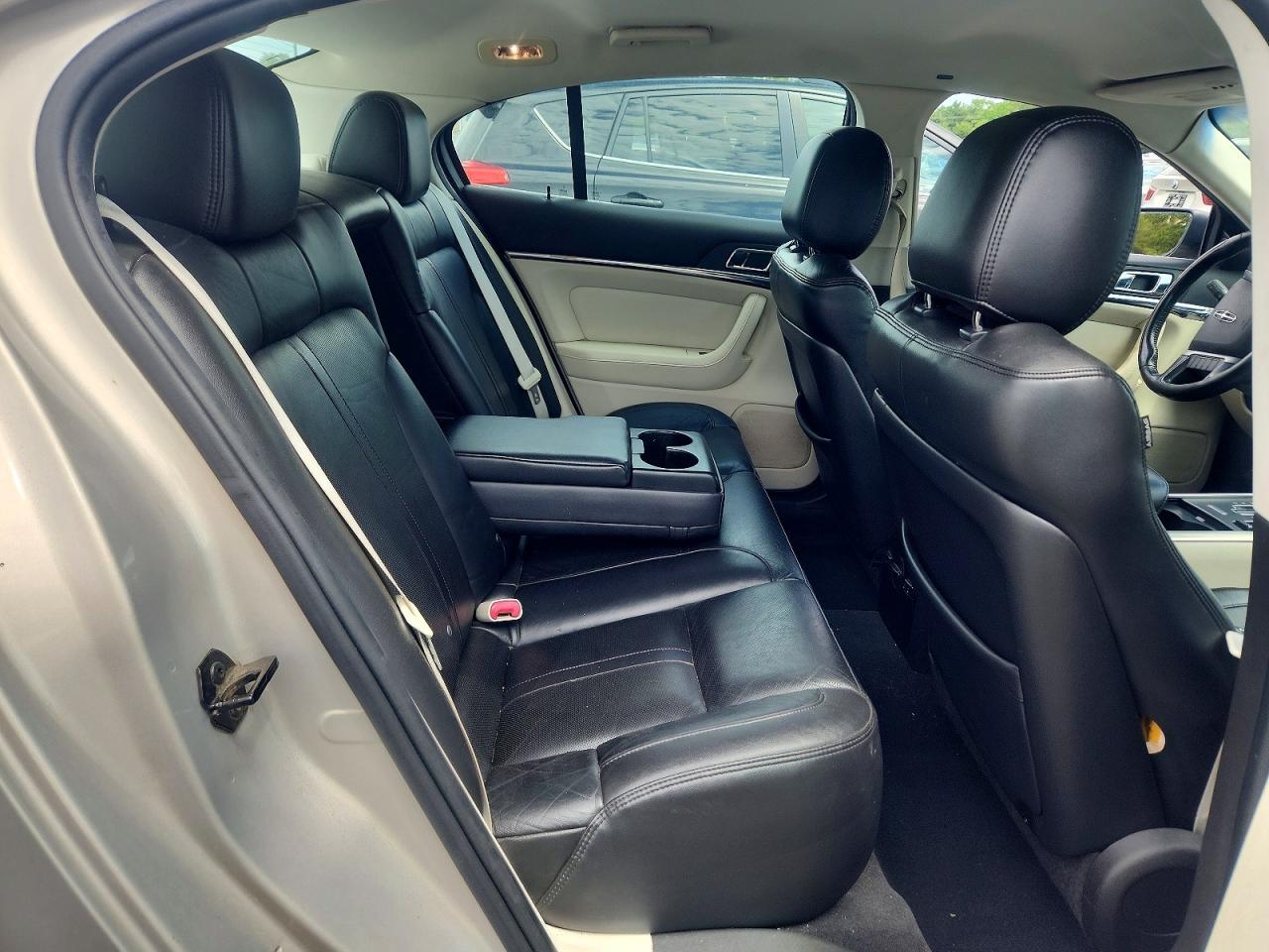 2009 Lincoln Mks Silver vin: 1LNHM93R39G609024