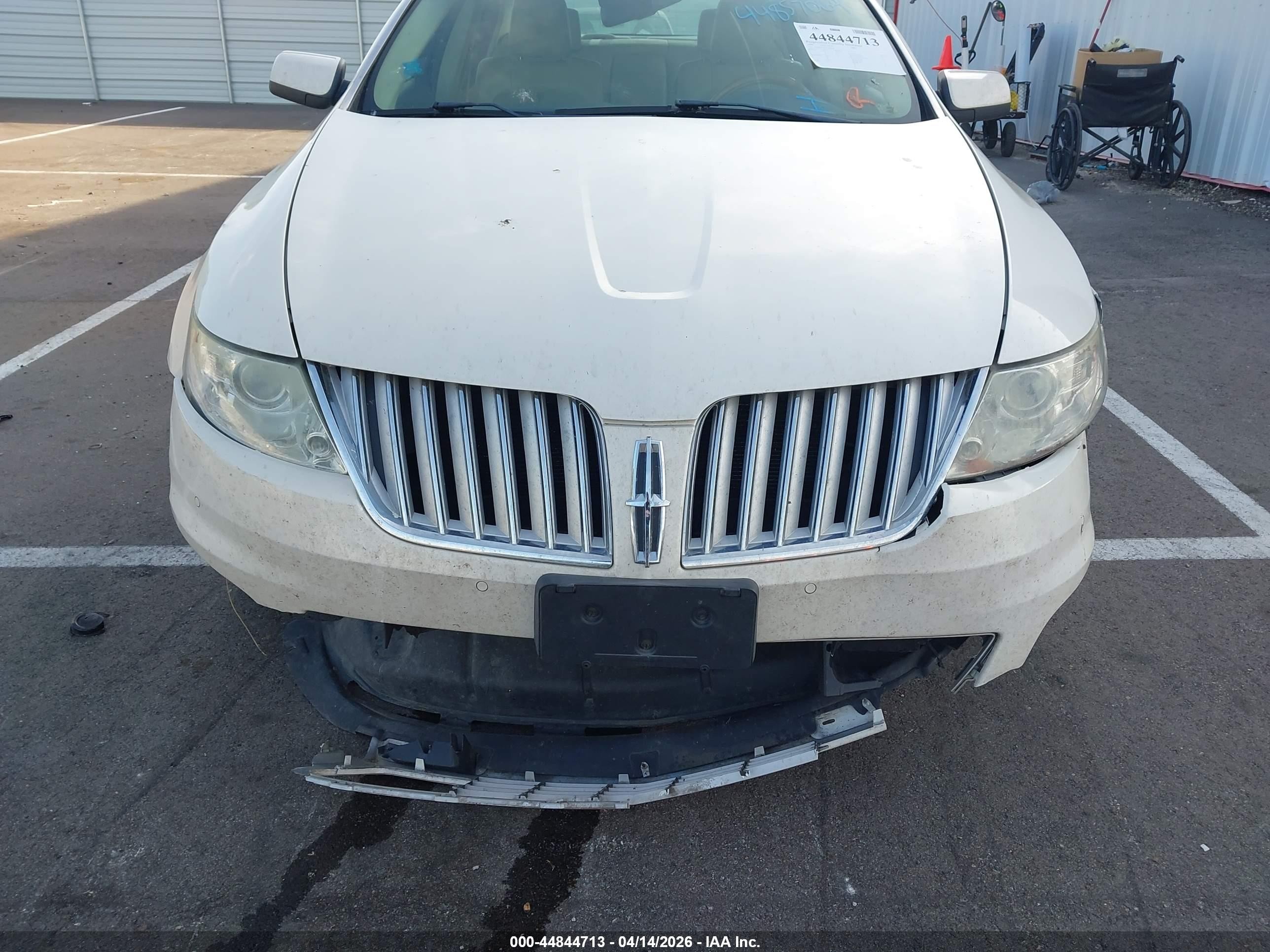 2009 Lincoln Mks   Cream vin: 1LNHM93R49G602146
