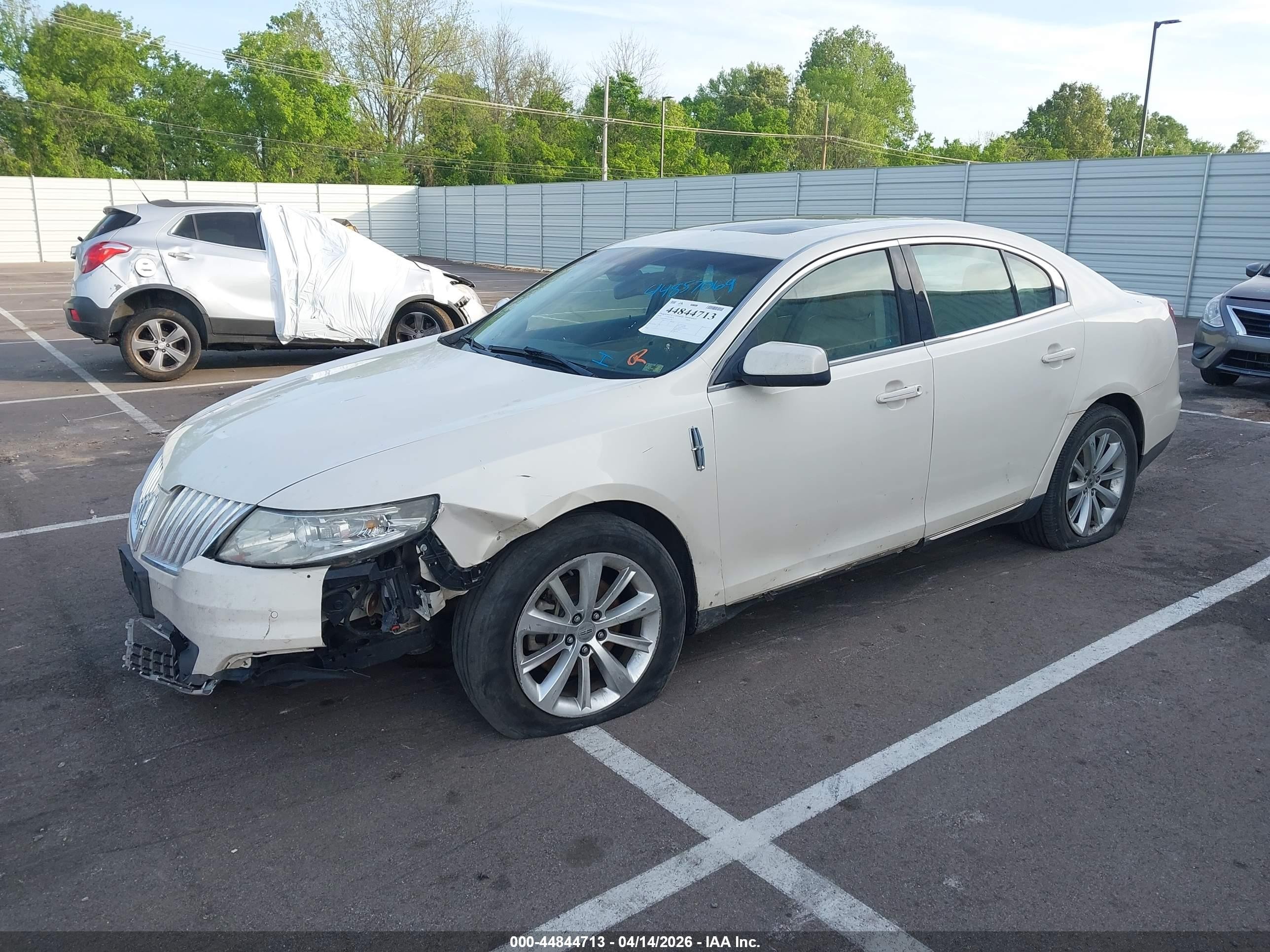 2009 Lincoln Mks   Cream vin: 1LNHM93R49G602146