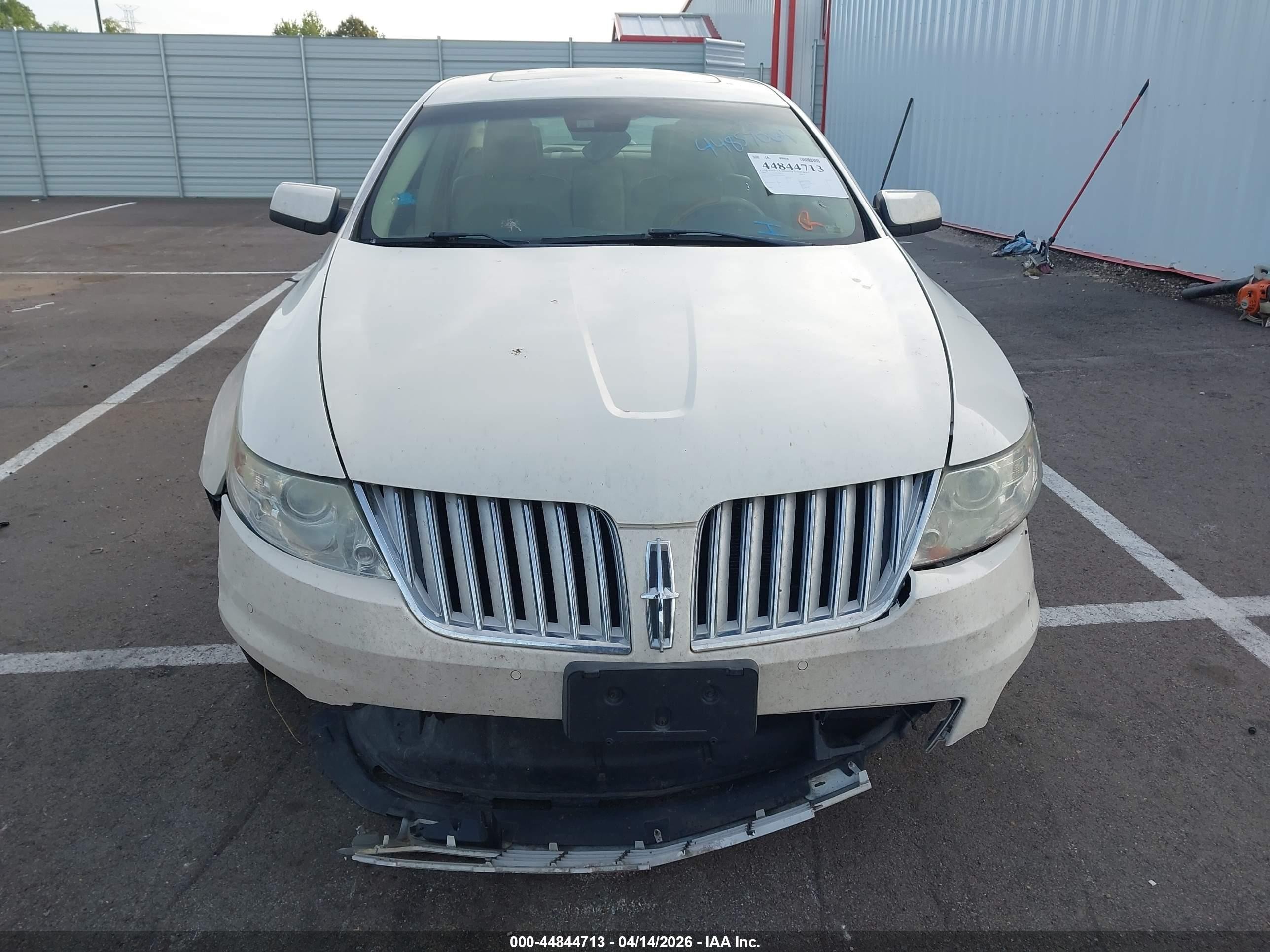 2009 Lincoln Mks   Cream vin: 1LNHM93R49G602146