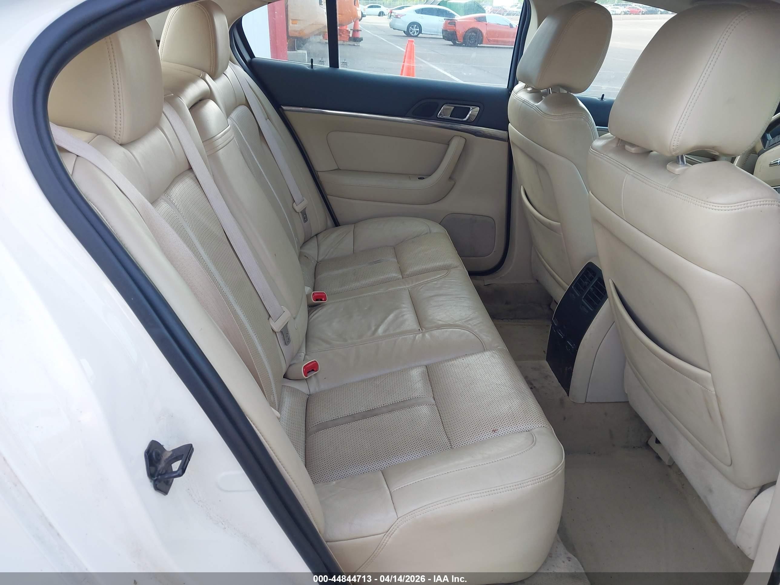 2009 Lincoln Mks   Cream vin: 1LNHM93R49G602146