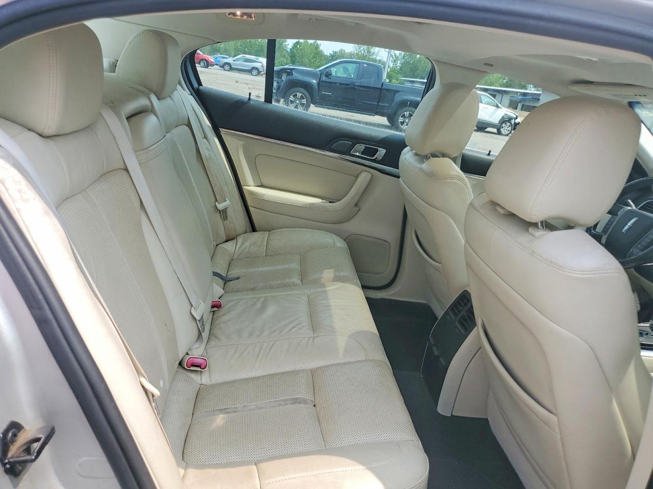 2009 Lincoln Mks Silver vin: 1LNHM93R49G605404