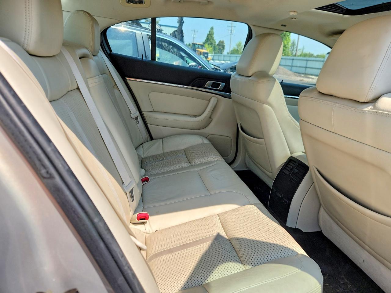 2009 Lincoln Mks Silver vin: 1LNHM93R69G606540