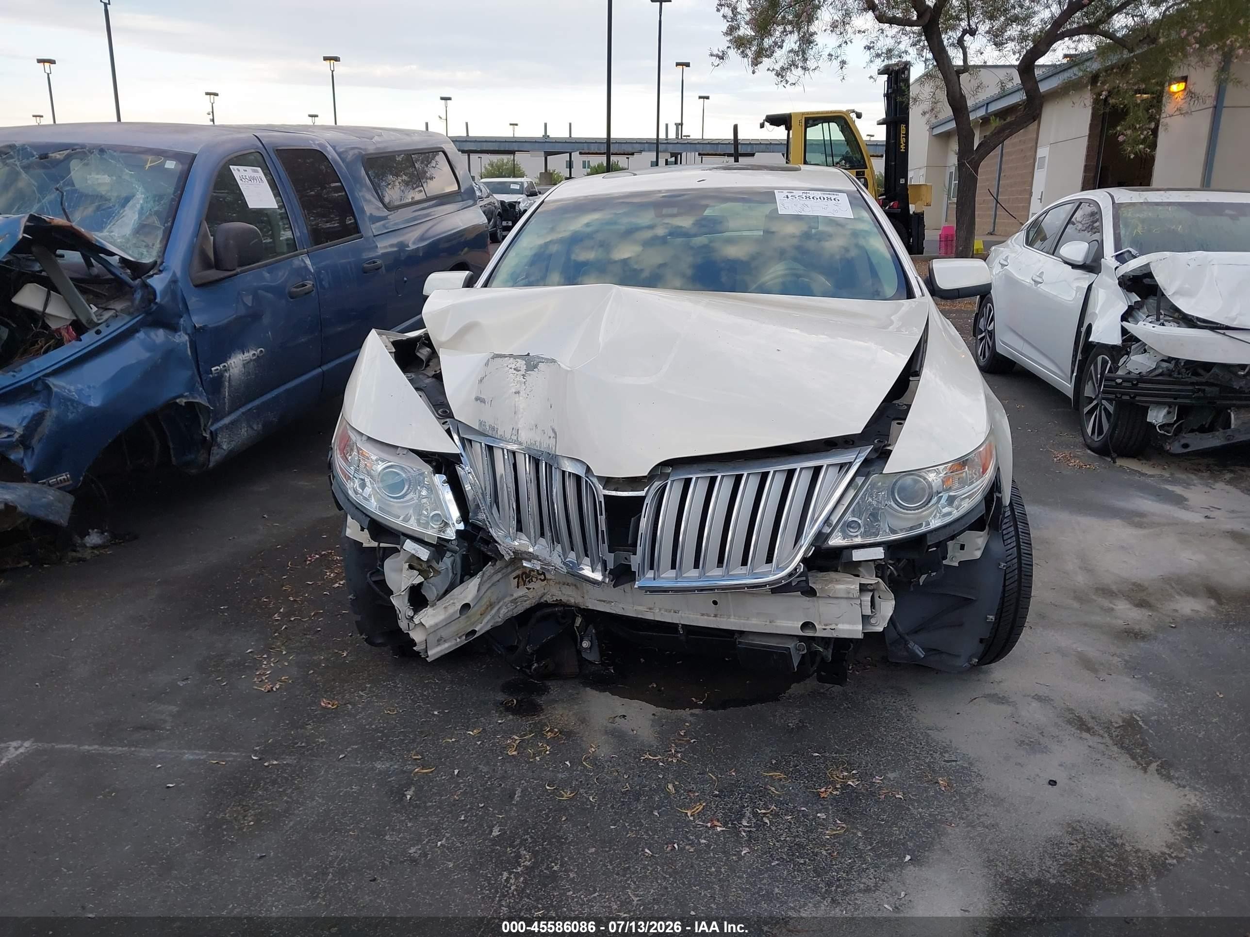 2009 Lincoln Mks   White vin: 1LNHM93R69G608563