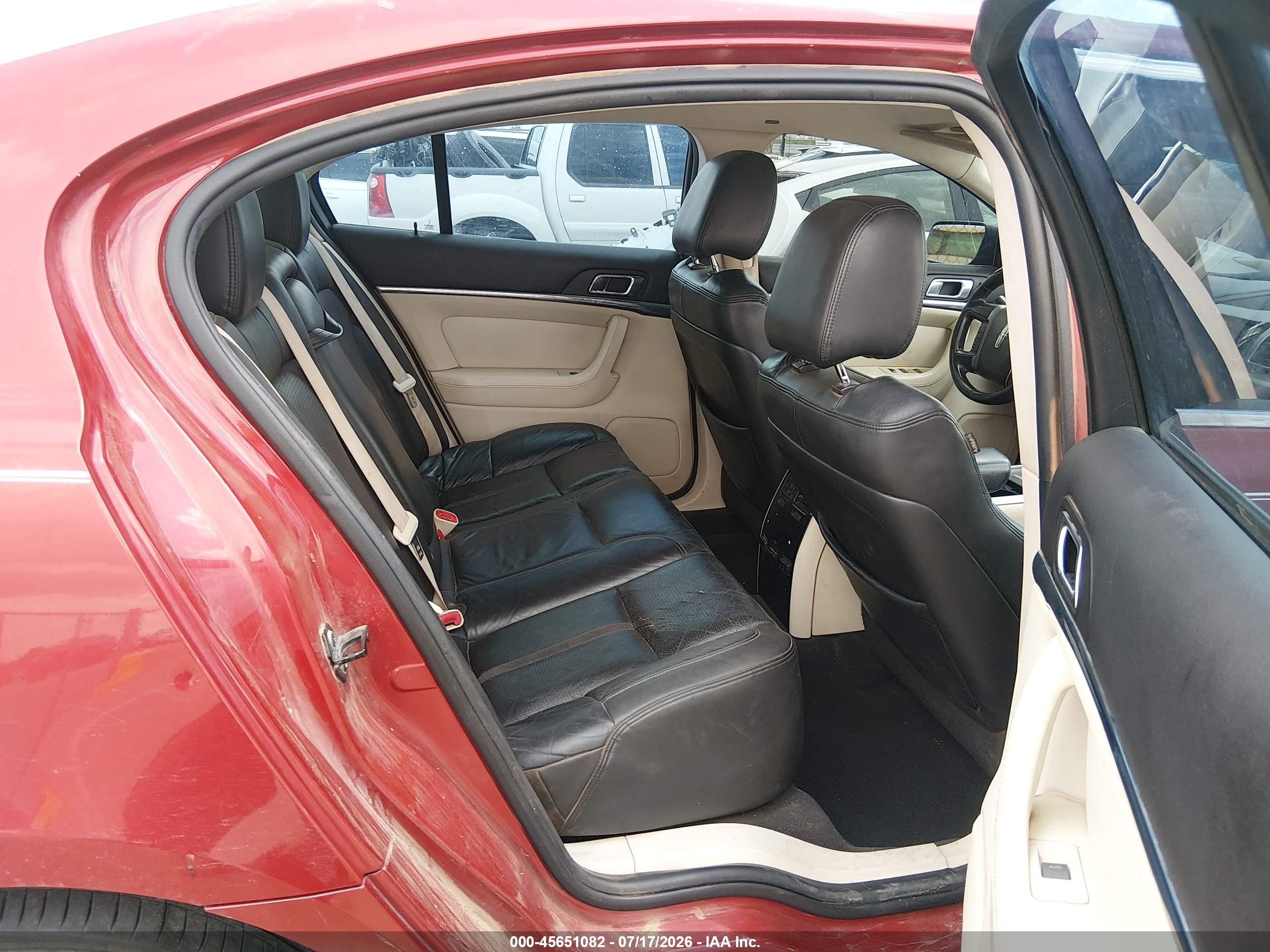 2009 Lincoln Mks   Red vin: 1LNHM93R69G609163