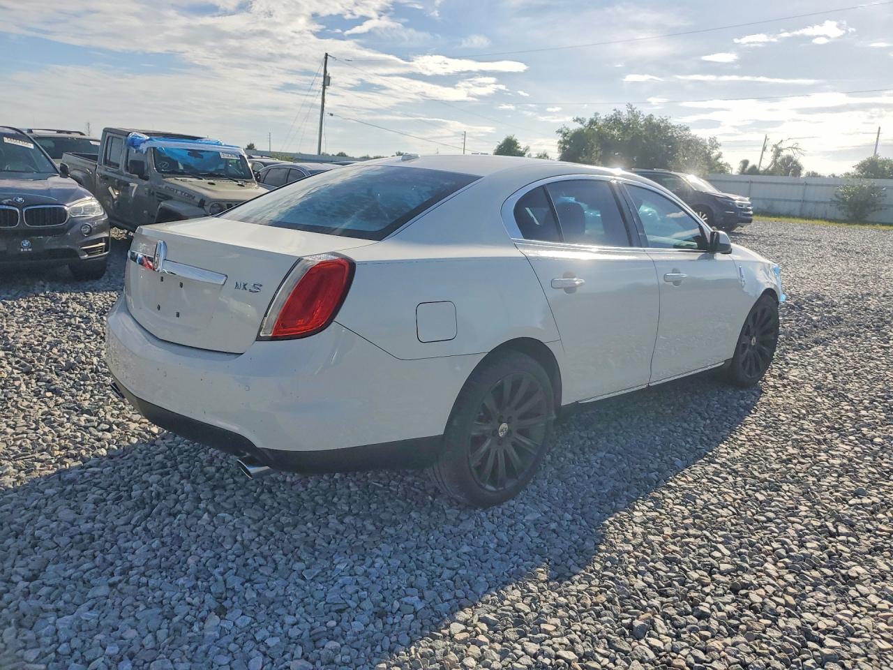 2009 Lincoln Mks Cream vin: 1LNHM93R89G621637
