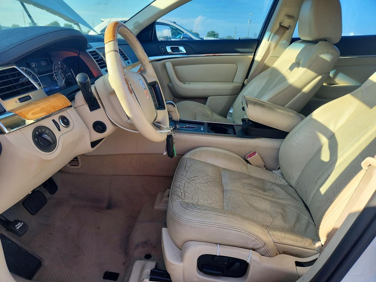 2009 Lincoln Mks Cream vin: 1LNHM93R89G621637