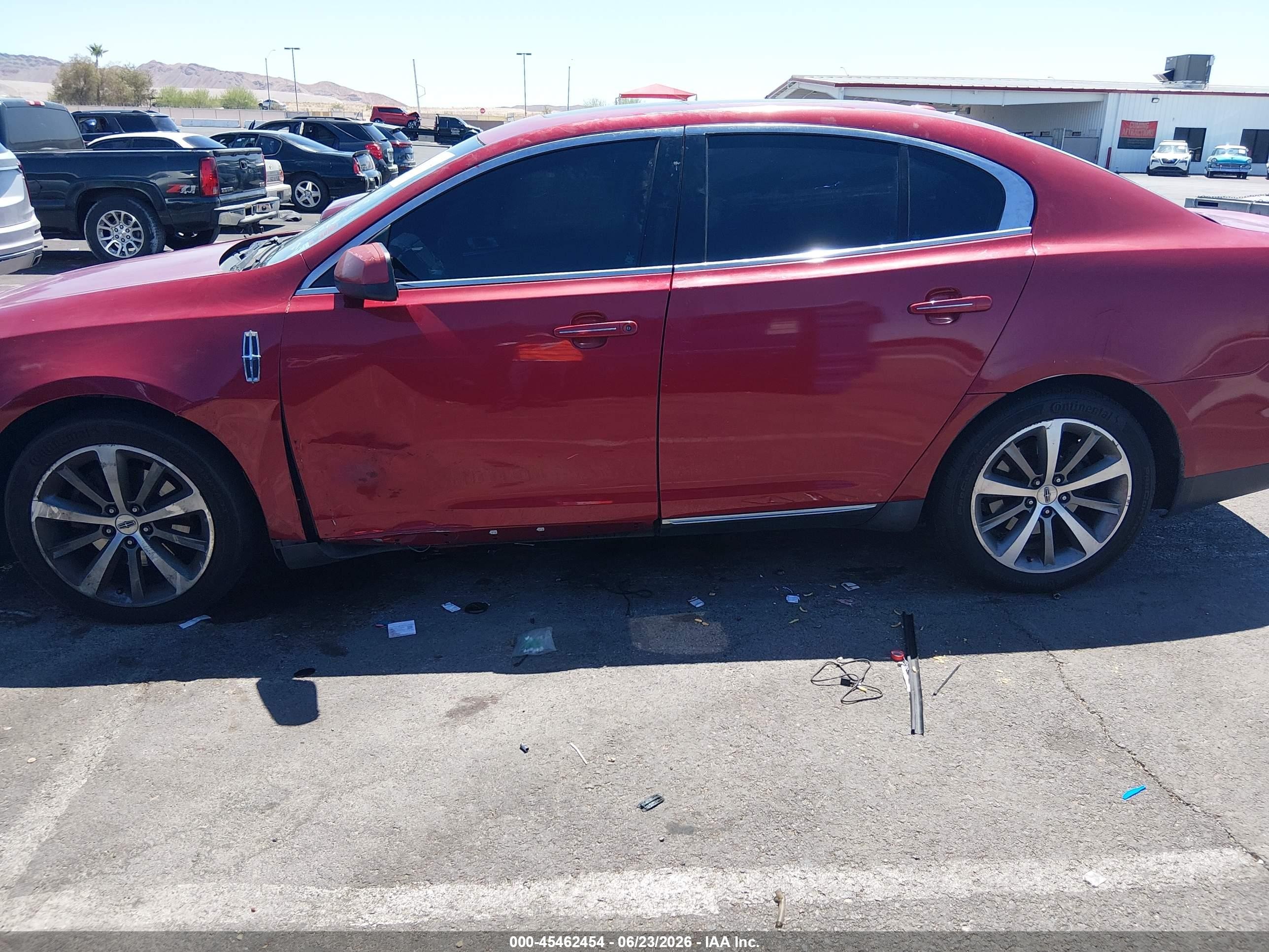 2009 Lincoln Mks   Red vin: 1LNHM93R99G602238