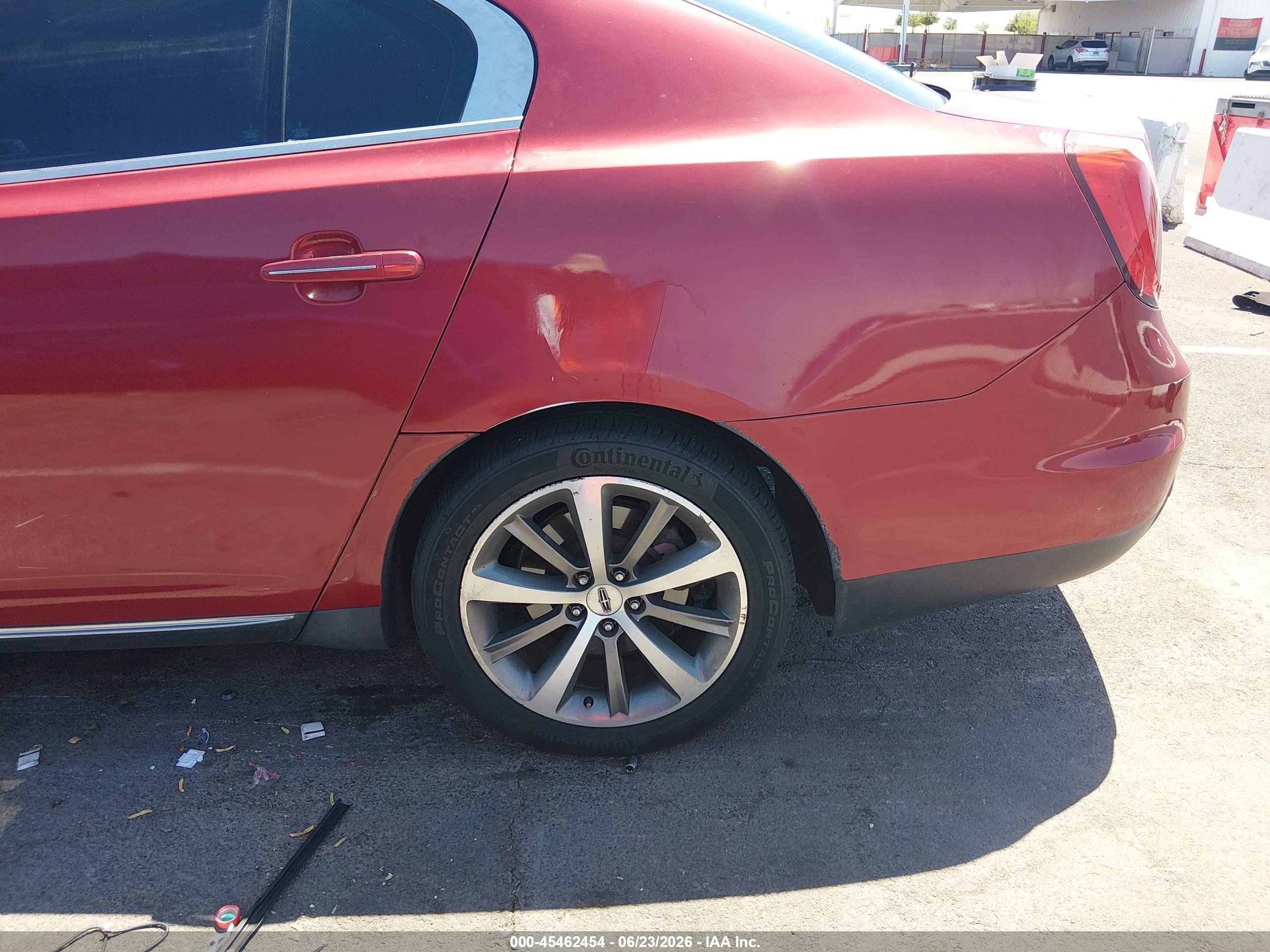 2009 Lincoln Mks   Red vin: 1LNHM93R99G602238