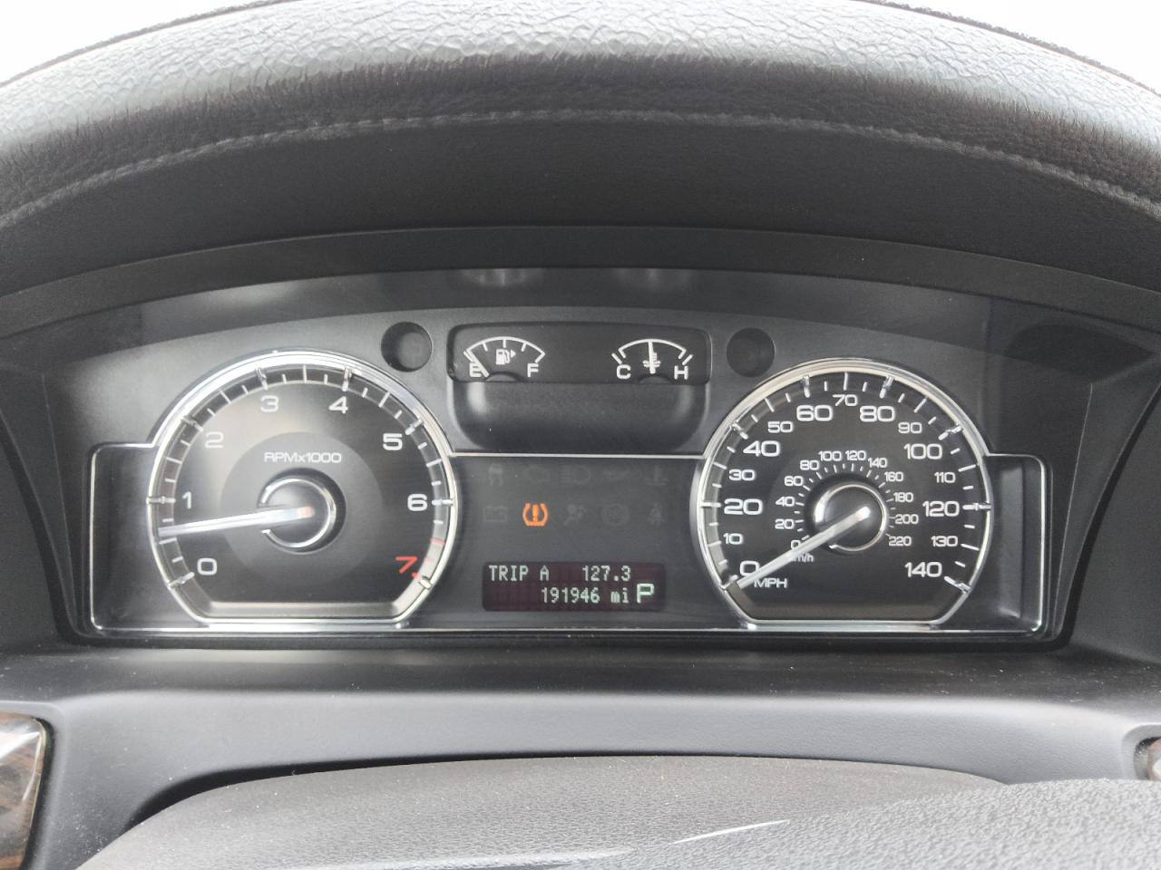 2009 Lincoln Mks Бордовый vin: 1LNHM93RX9G633823 Damage: Warning - Tire Pressure, On, Unacceptable