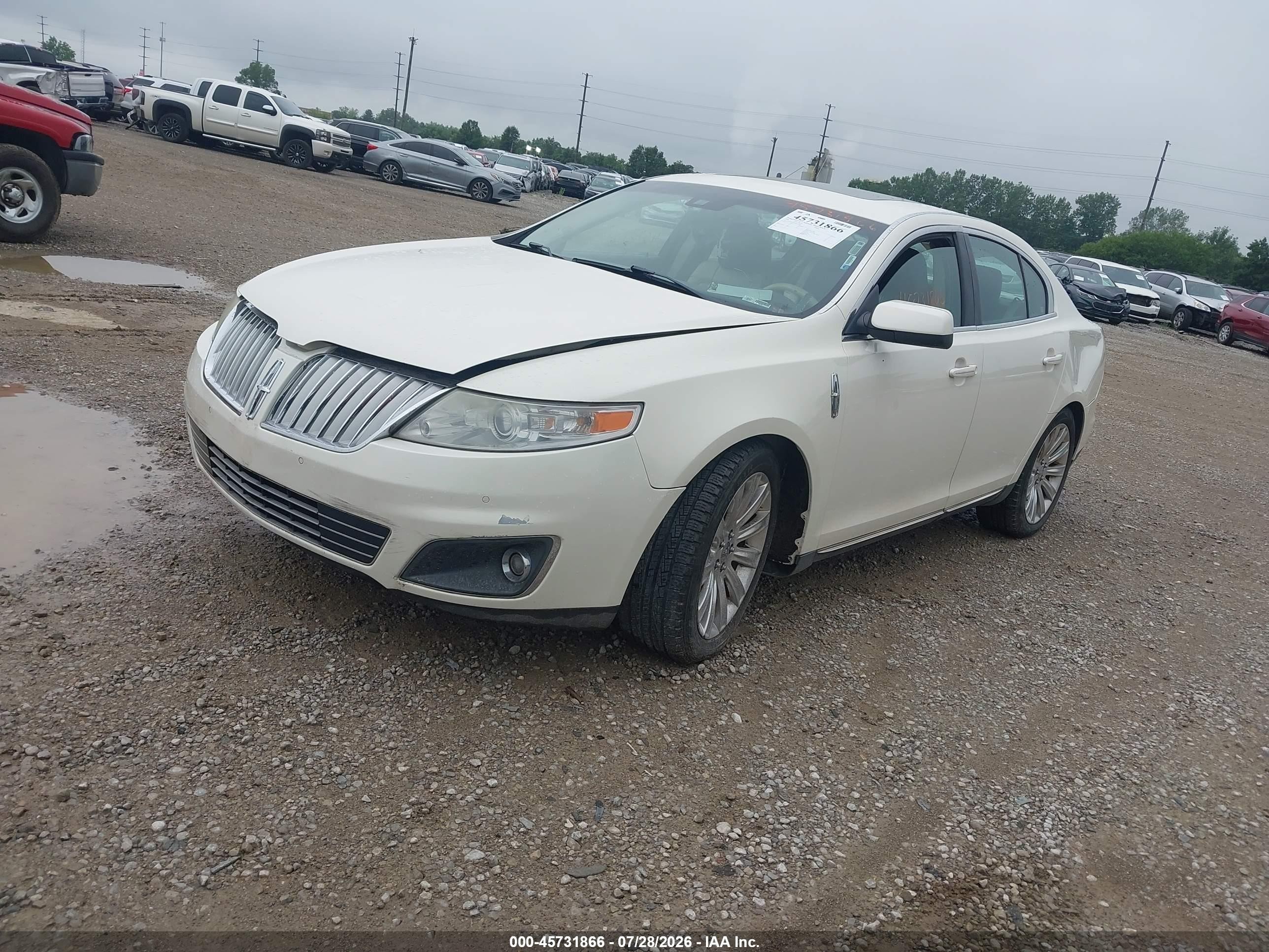 2009 Lincoln Mks   Cream vin: 1LNHM94R09G617838