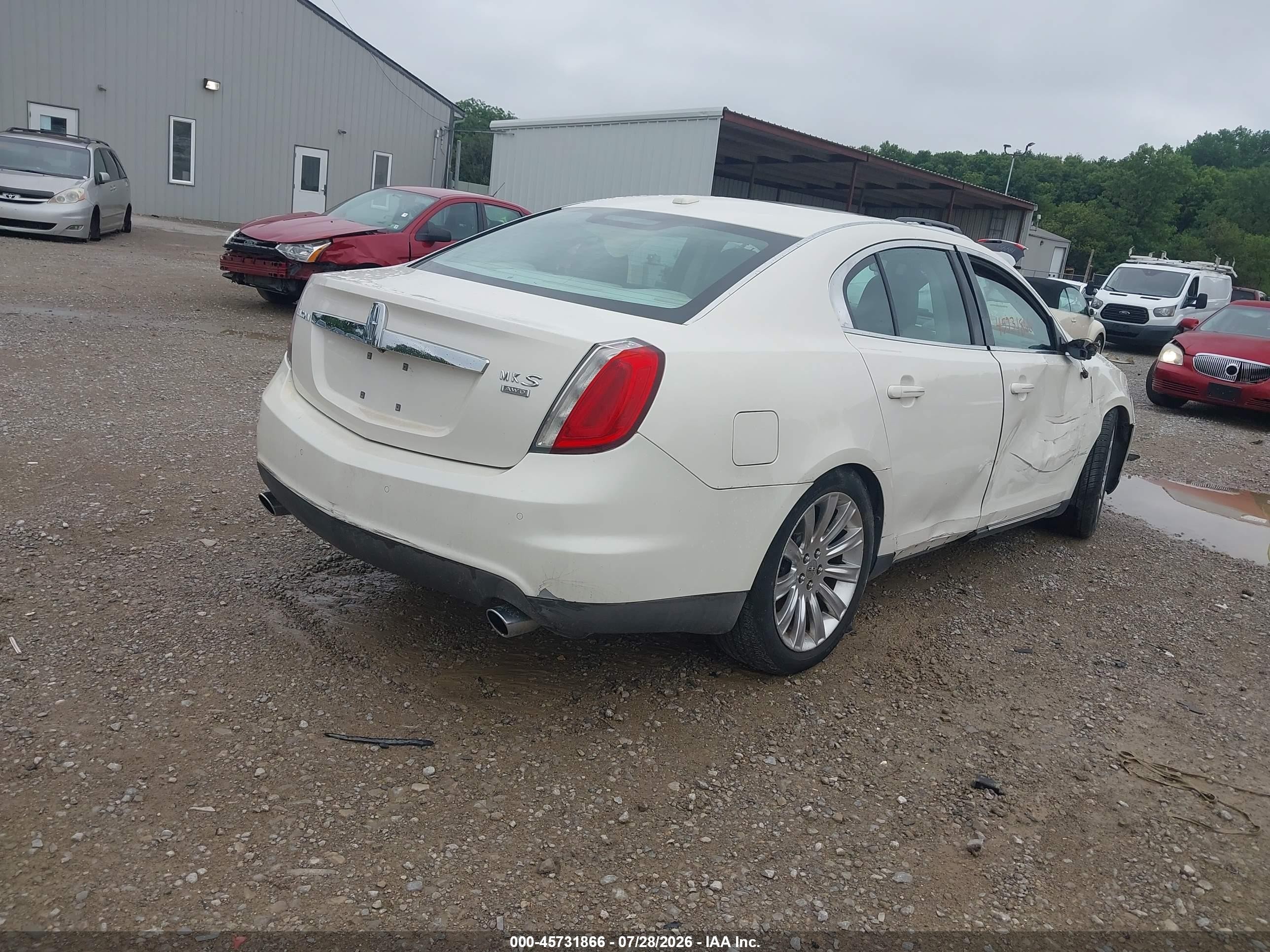 2009 Lincoln Mks   Cream vin: 1LNHM94R09G617838