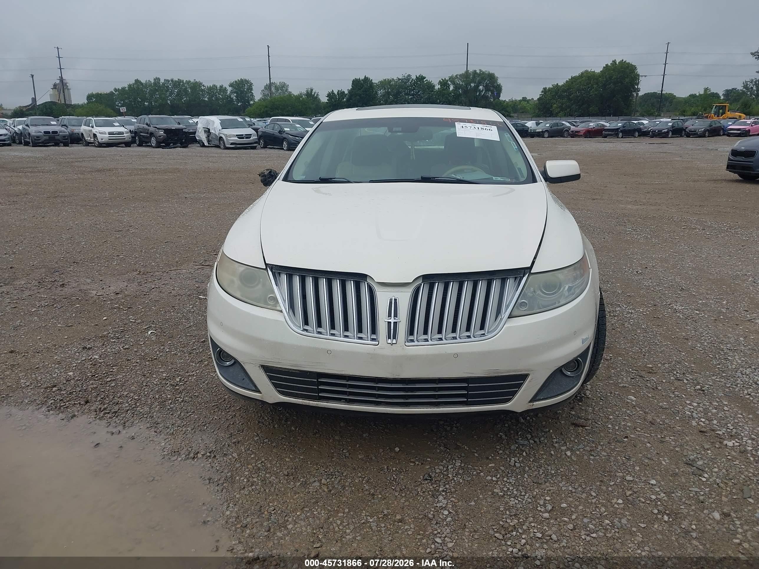 2009 Lincoln Mks   Cream vin: 1LNHM94R09G617838