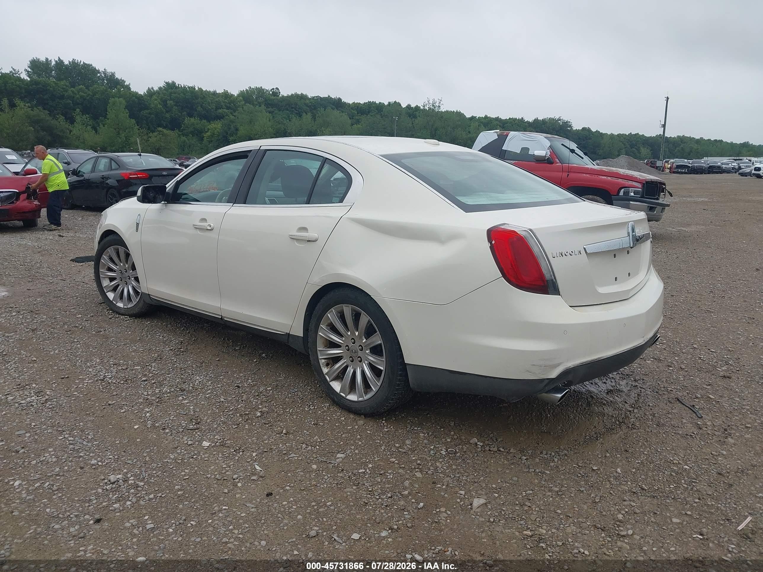 2009 Lincoln Mks   Cream vin: 1LNHM94R09G617838