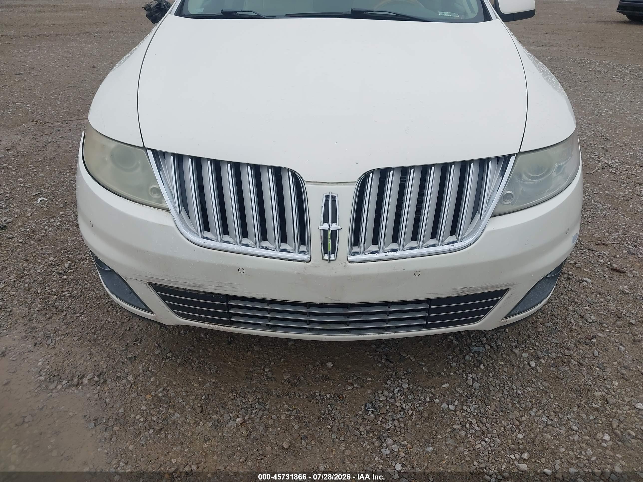 2009 Lincoln Mks   Cream vin: 1LNHM94R09G617838