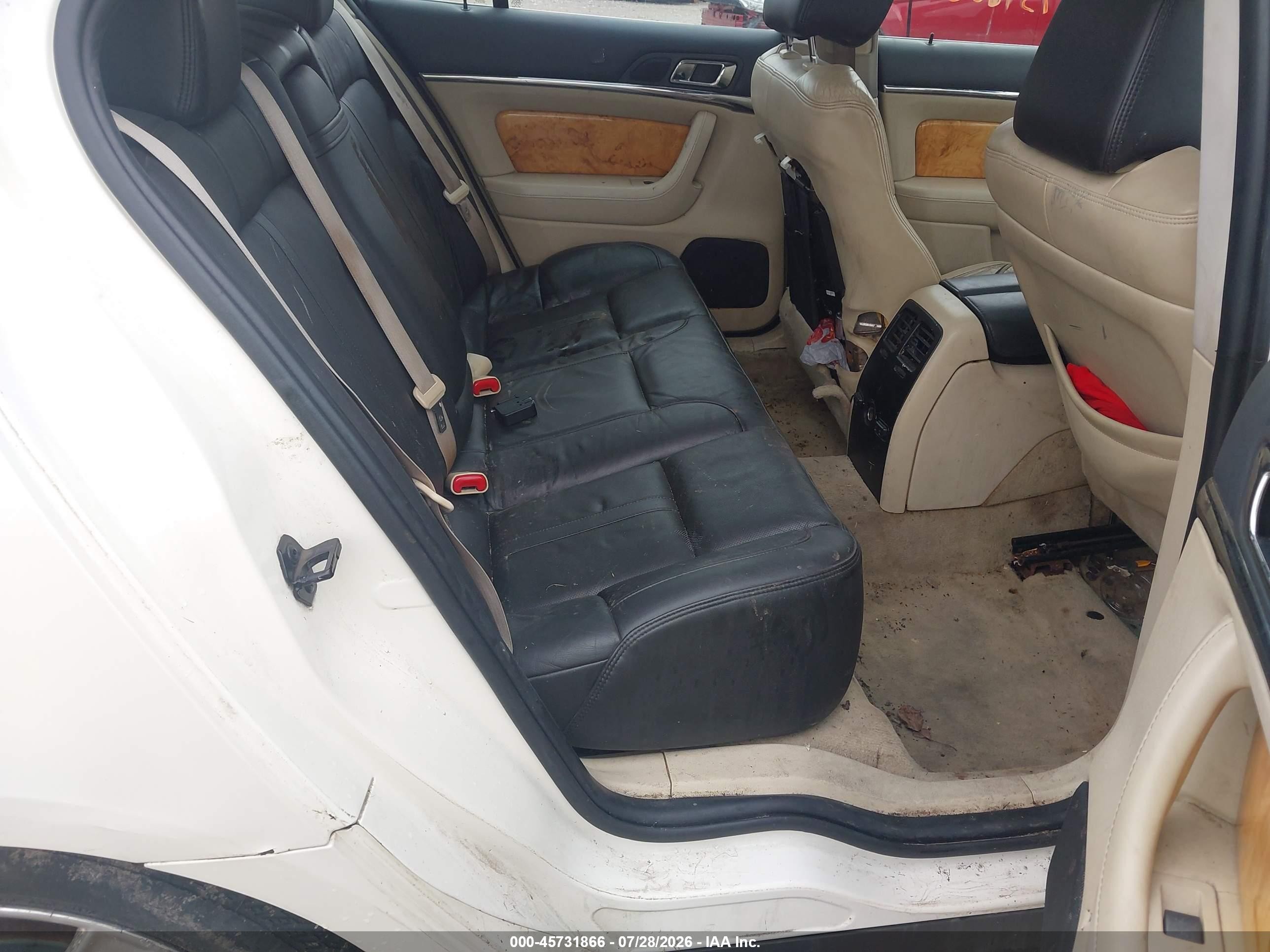 2009 Lincoln Mks   Cream vin: 1LNHM94R09G617838