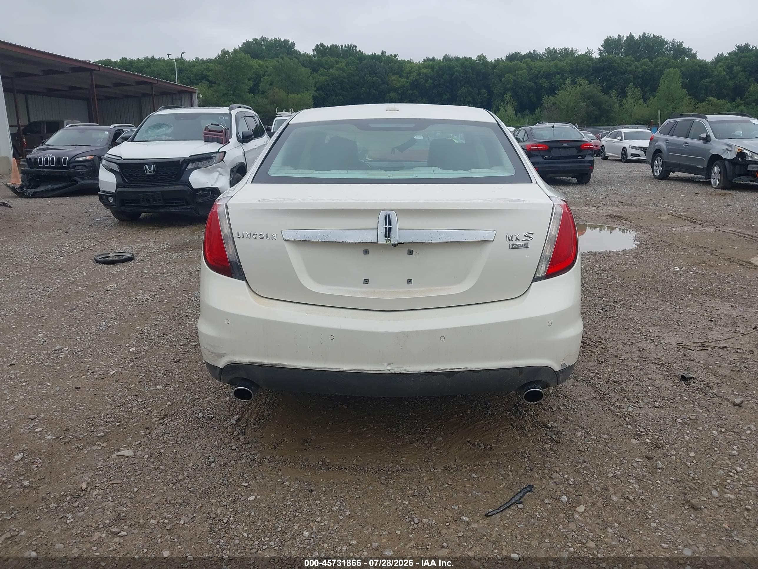 2009 Lincoln Mks   Cream vin: 1LNHM94R09G617838