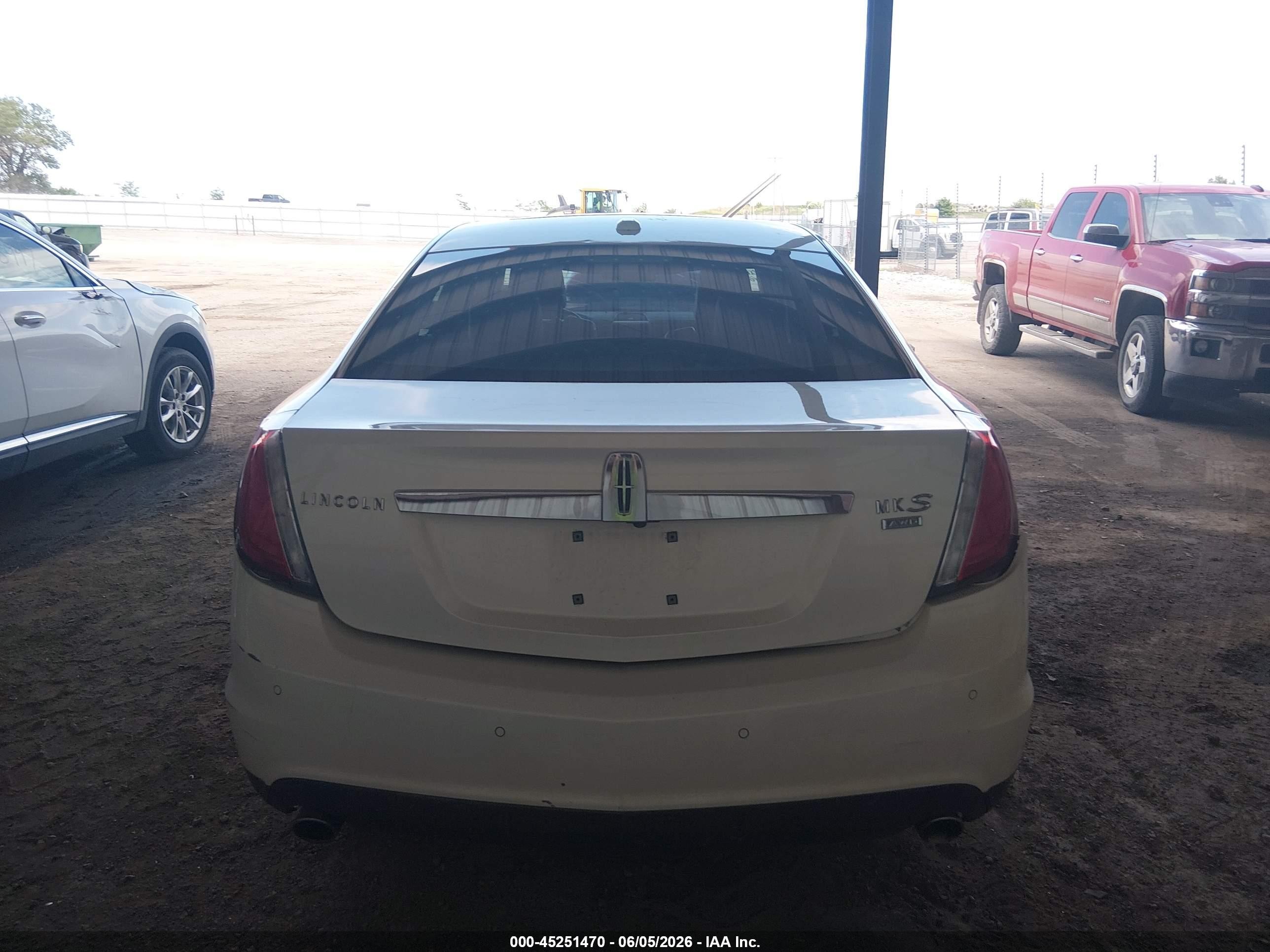 2009 Lincoln Mks   White vin: 1LNHM94R19G624703
