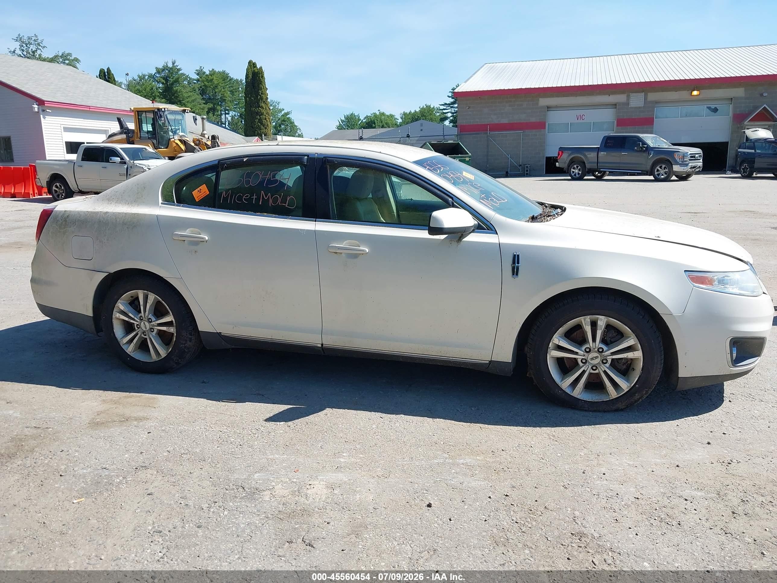 2009 Lincoln Mks   White vin: 1LNHM94R39G628378
