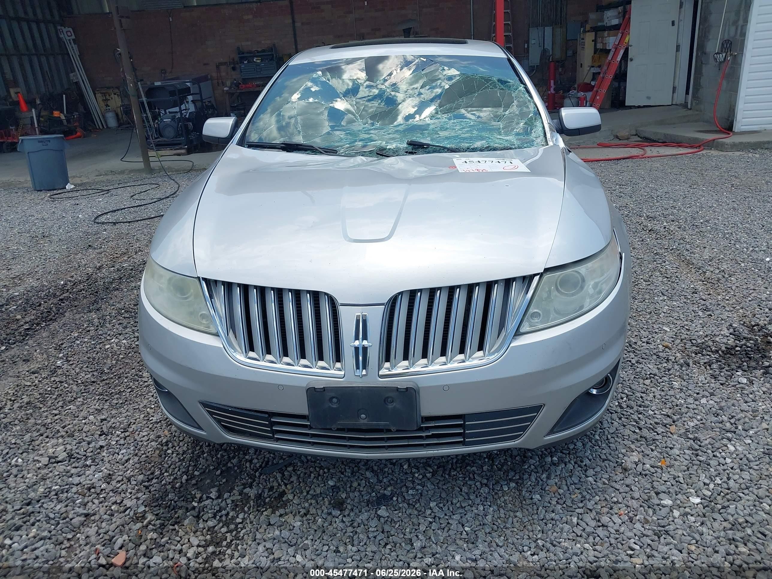 2009 Lincoln Mks Silver vin: 1LNHM94R49G622055