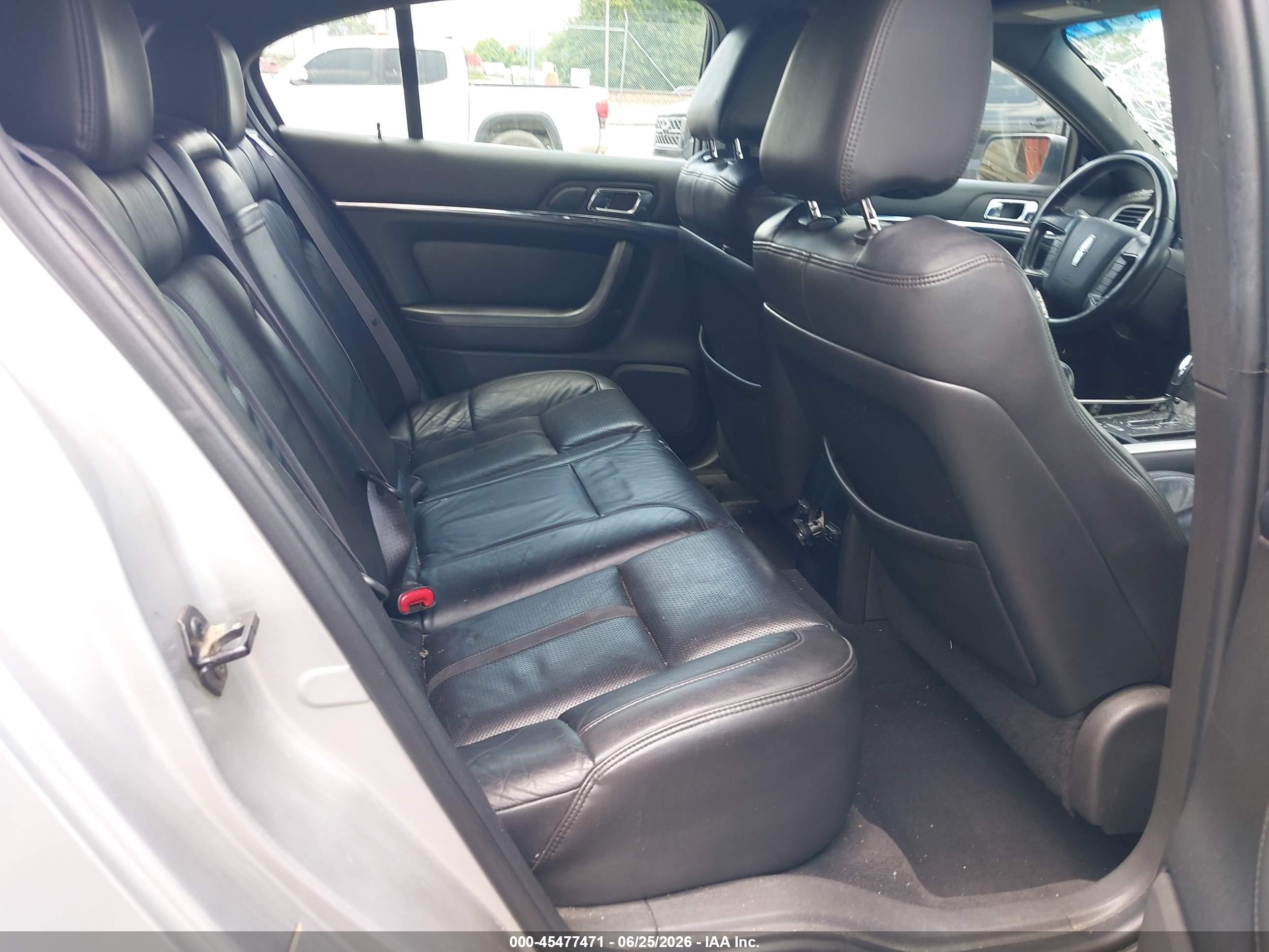 2009 Lincoln Mks Silver vin: 1LNHM94R49G622055