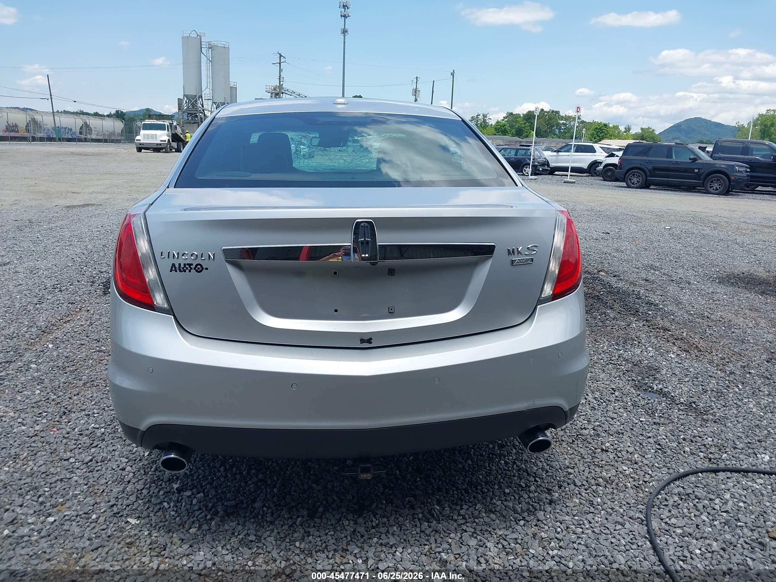 2009 Lincoln Mks Silver vin: 1LNHM94R49G622055