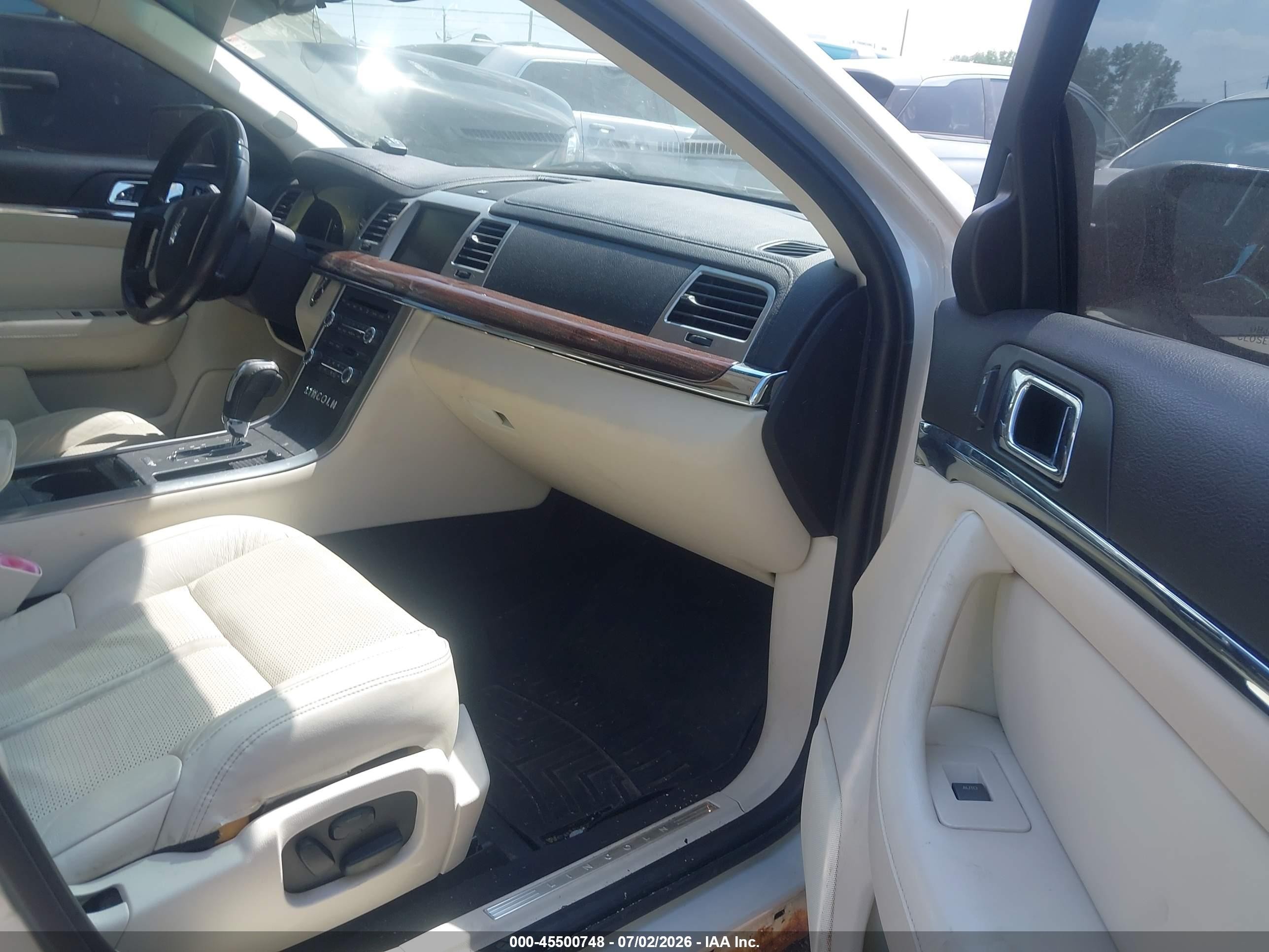 2009 Lincoln Mks   White vin: 1LNHM94R49G627241