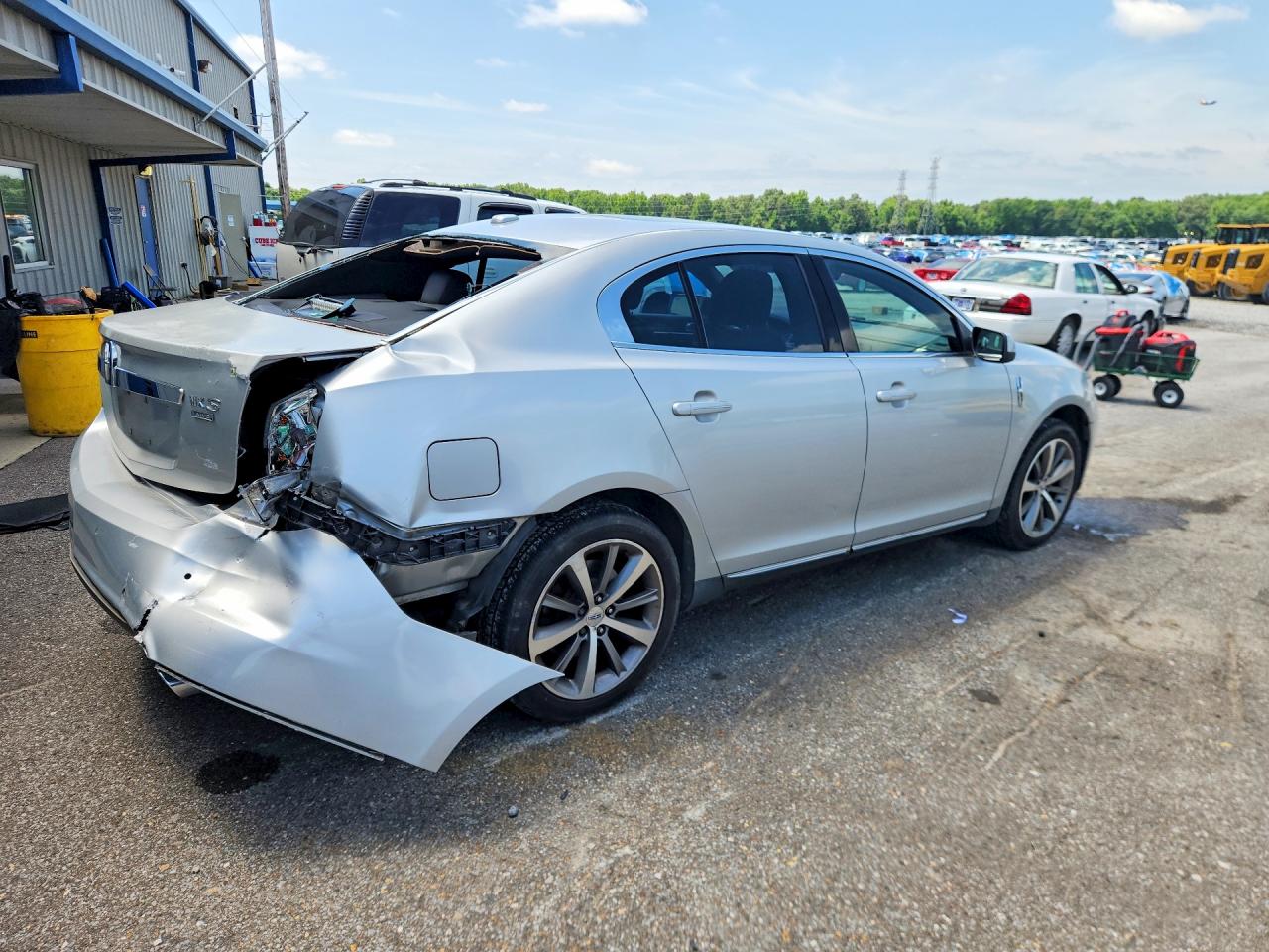 2009 Lincoln Mks Silver vin: 1LNHM94R69G618637