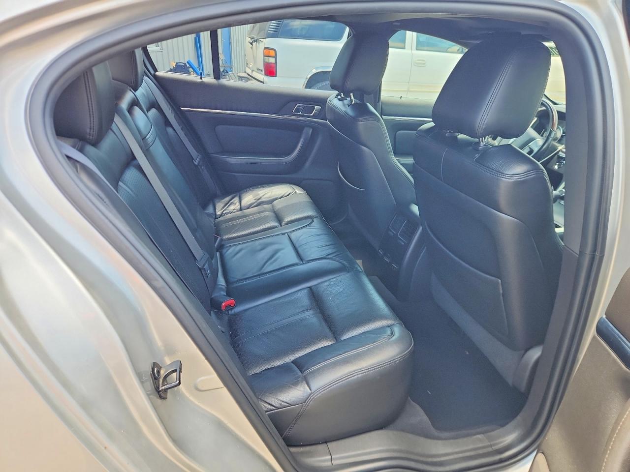 2009 Lincoln Mks Silver vin: 1LNHM94R69G618637