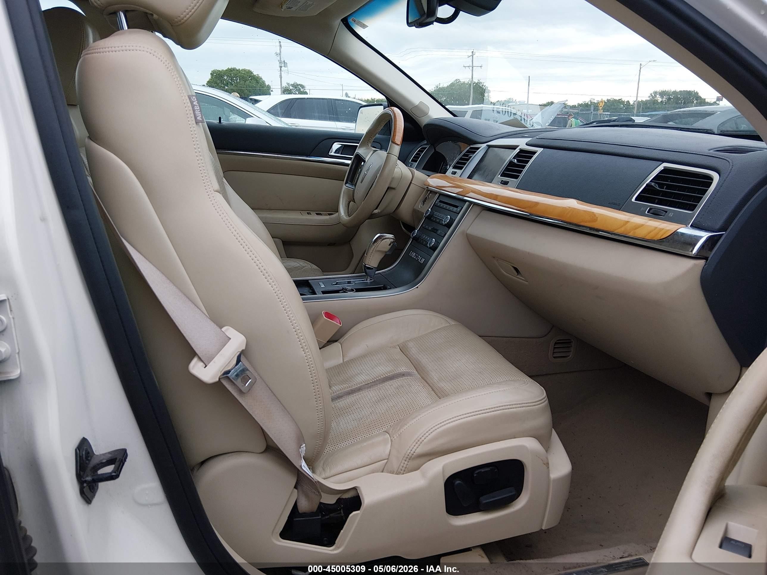2009 Lincoln Mks   White vin: 1LNHM94R69G635650