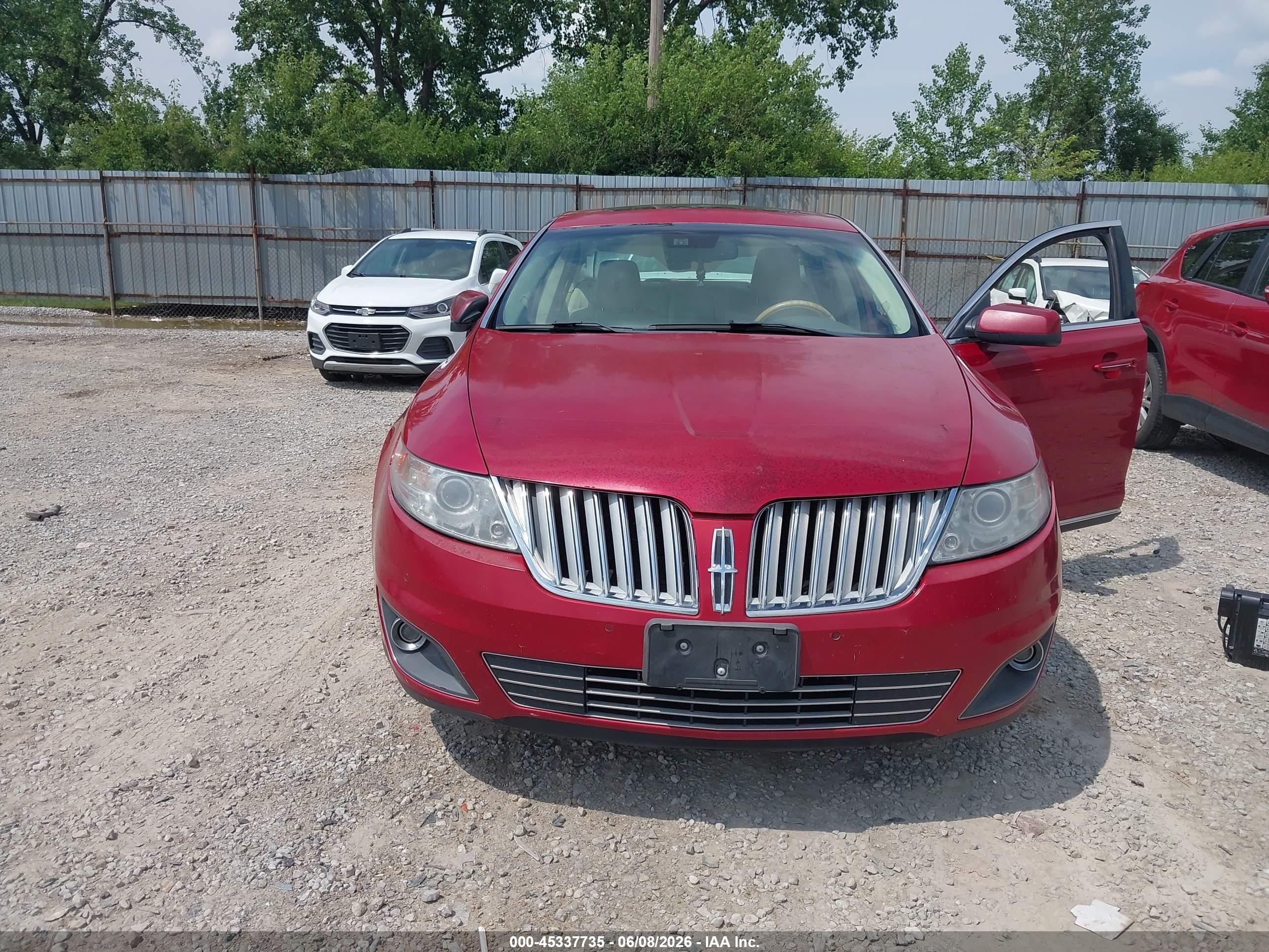 2009 Lincoln Mks   Red vin: 1LNHM94R79G606254
