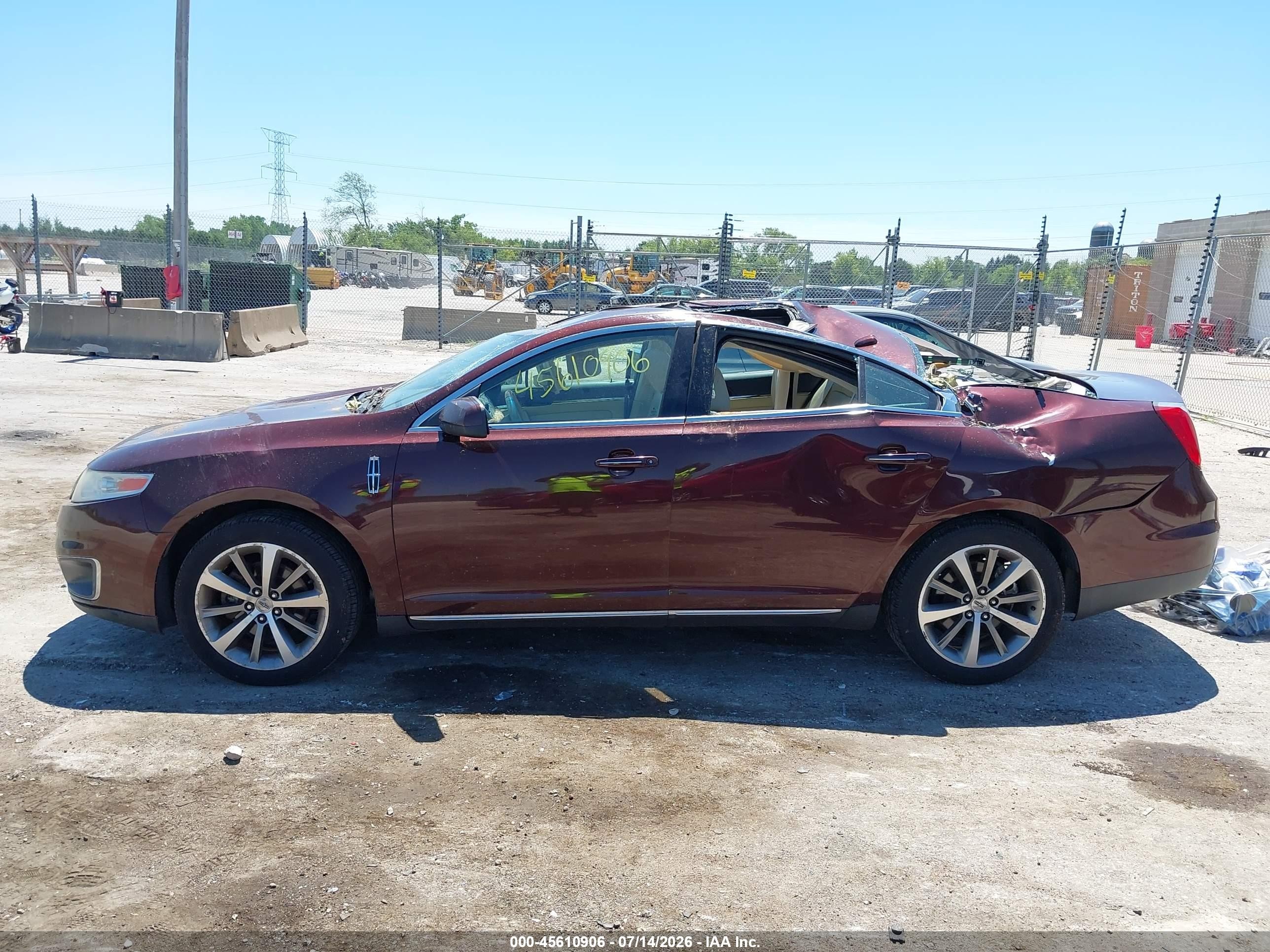2009 Lincoln Mks   Burgundy vin: 1LNHM94RX9G629592