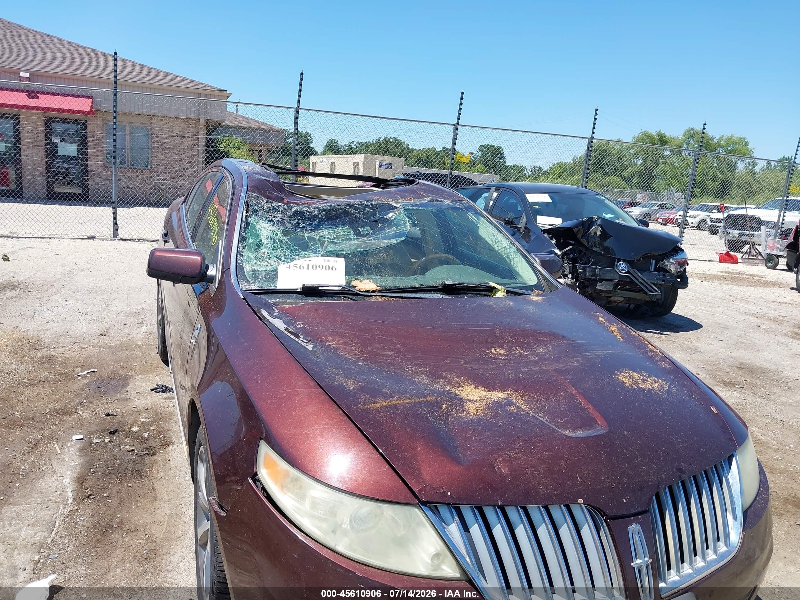 2009 Lincoln Mks   Burgundy vin: 1LNHM94RX9G629592