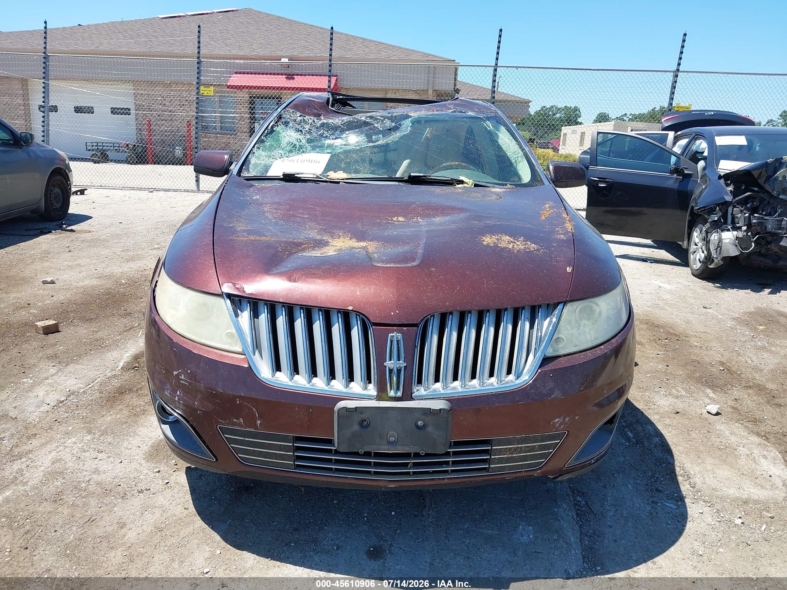 2009 Lincoln Mks   Burgundy vin: 1LNHM94RX9G629592