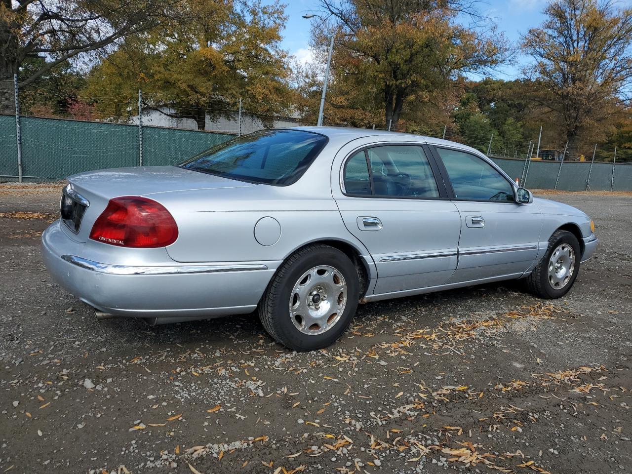 1999 Lincoln Continental Серебряный vin: 1LNHM97V0XY656705