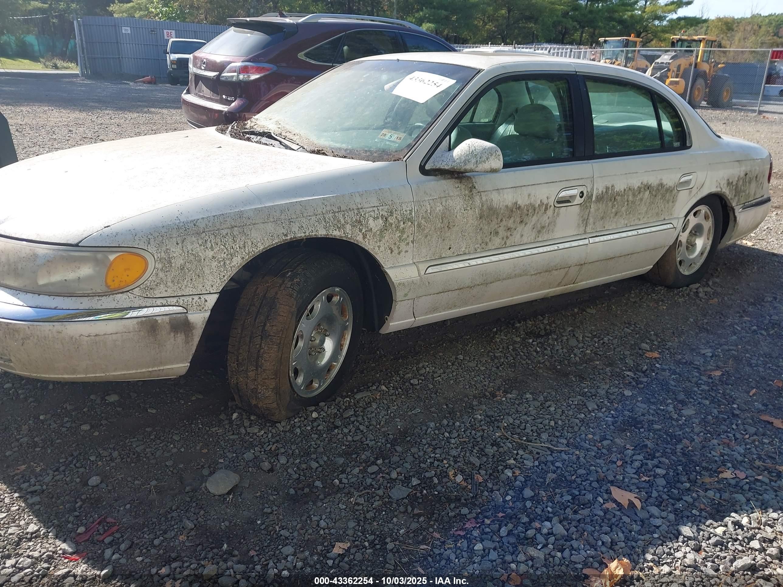 1999 Lincoln Continental   White vin: 1LNHM97V0XY693527