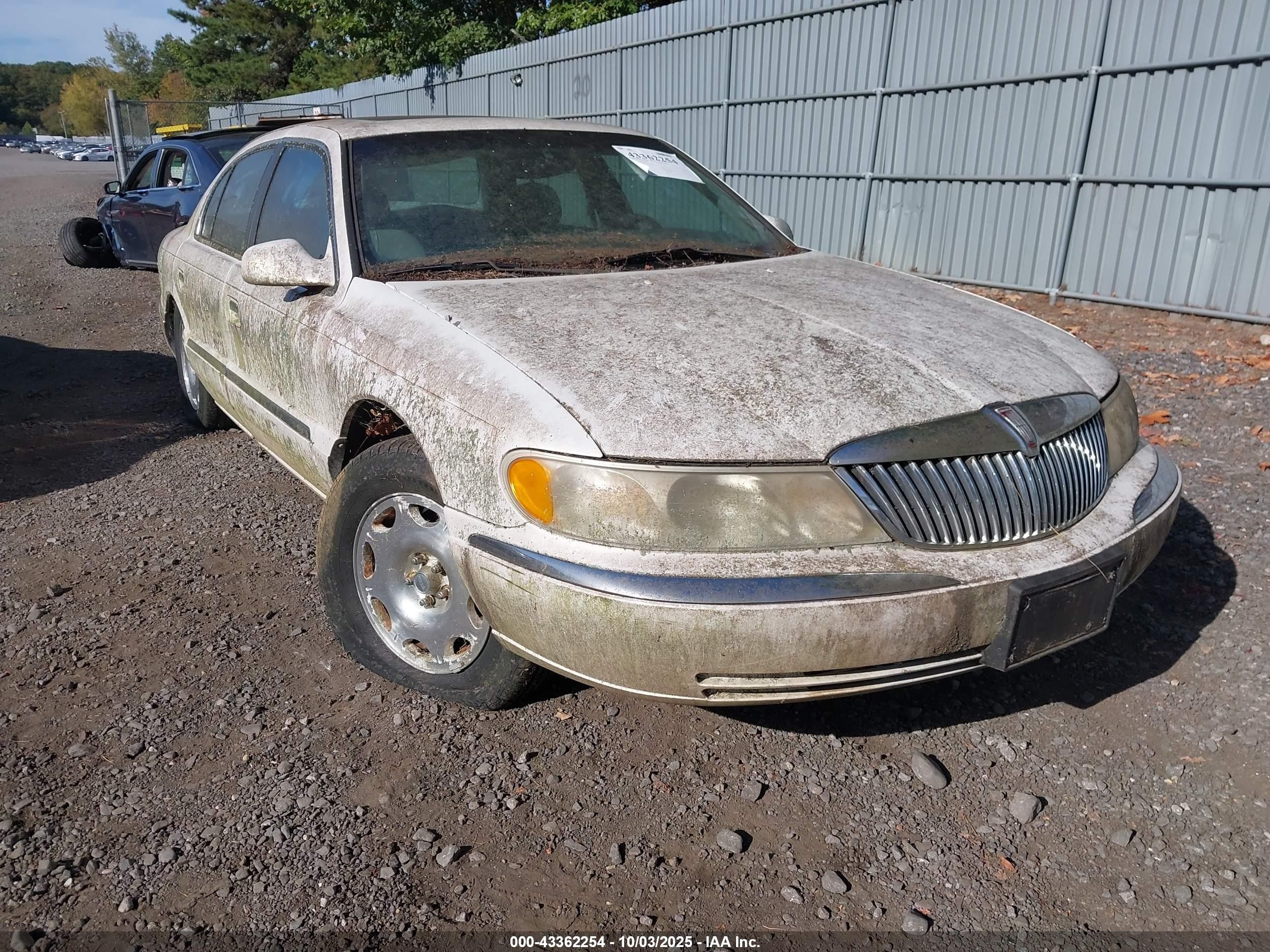 1999 Lincoln Continental   White vin: 1LNHM97V0XY693527