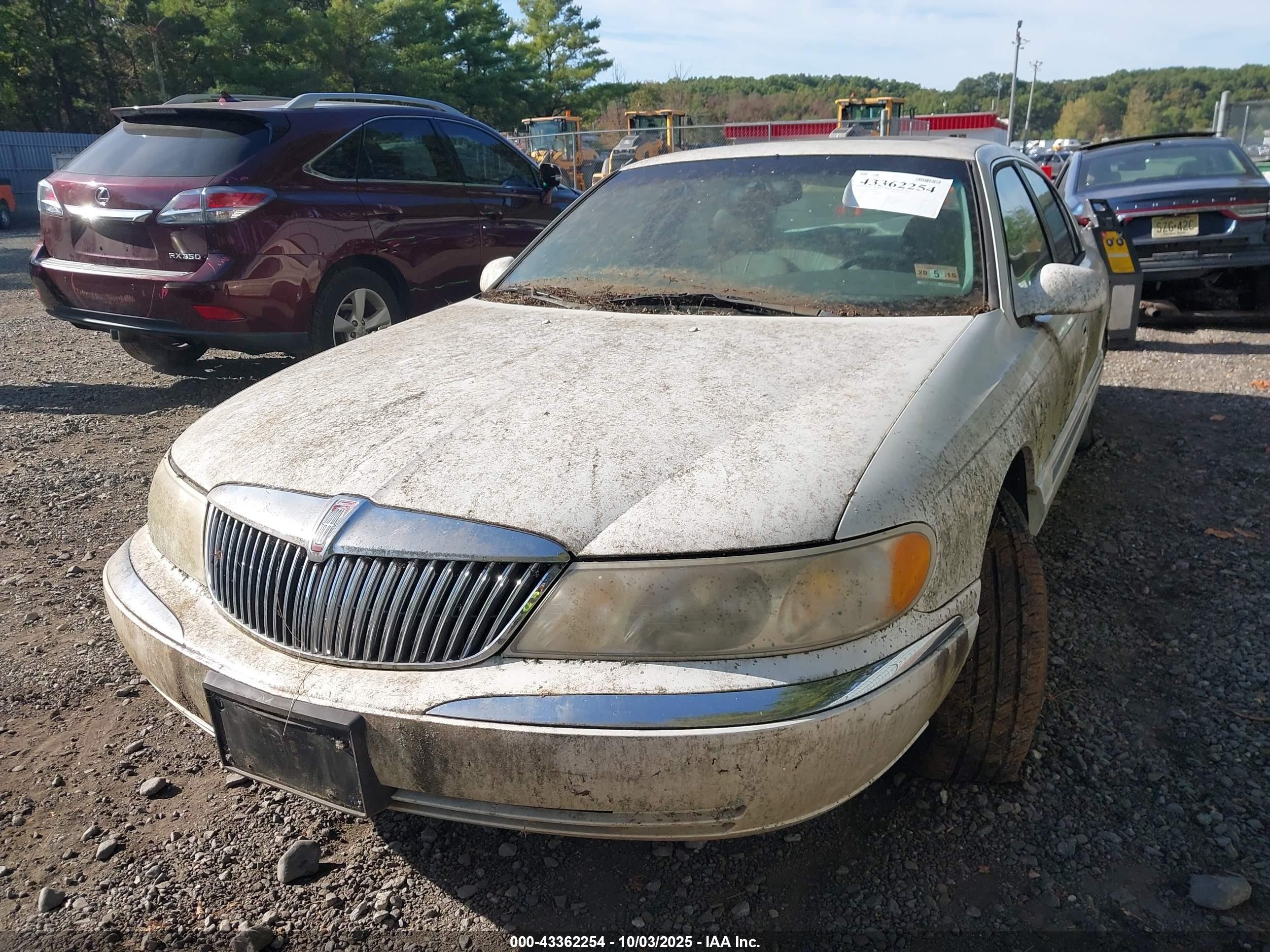 1999 Lincoln Continental   White vin: 1LNHM97V0XY693527
