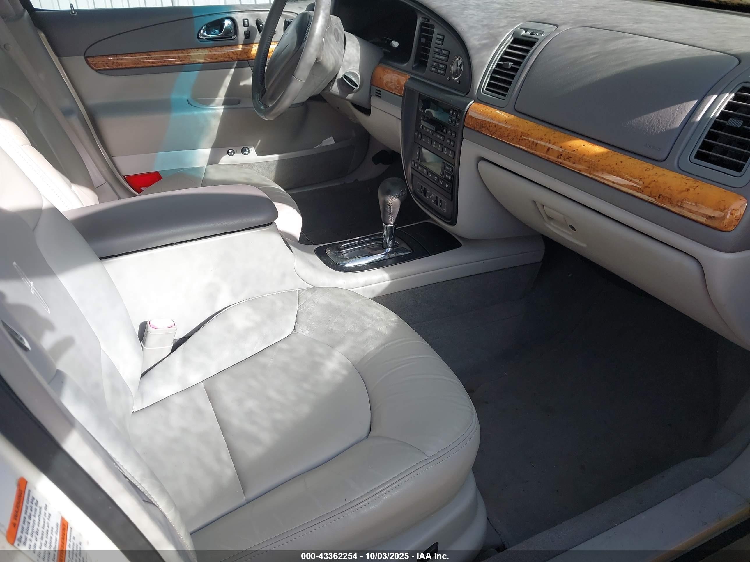 1999 Lincoln Continental   White vin: 1LNHM97V0XY693527